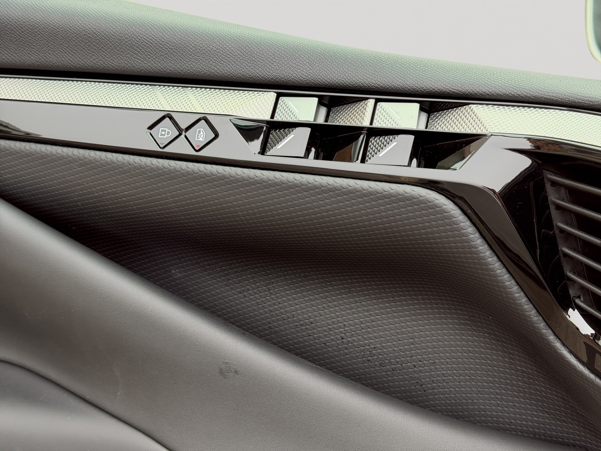 DS AUTOMOBILES DS 4 1.2 Pure Tech Cross Rivoli EAT8-image-11