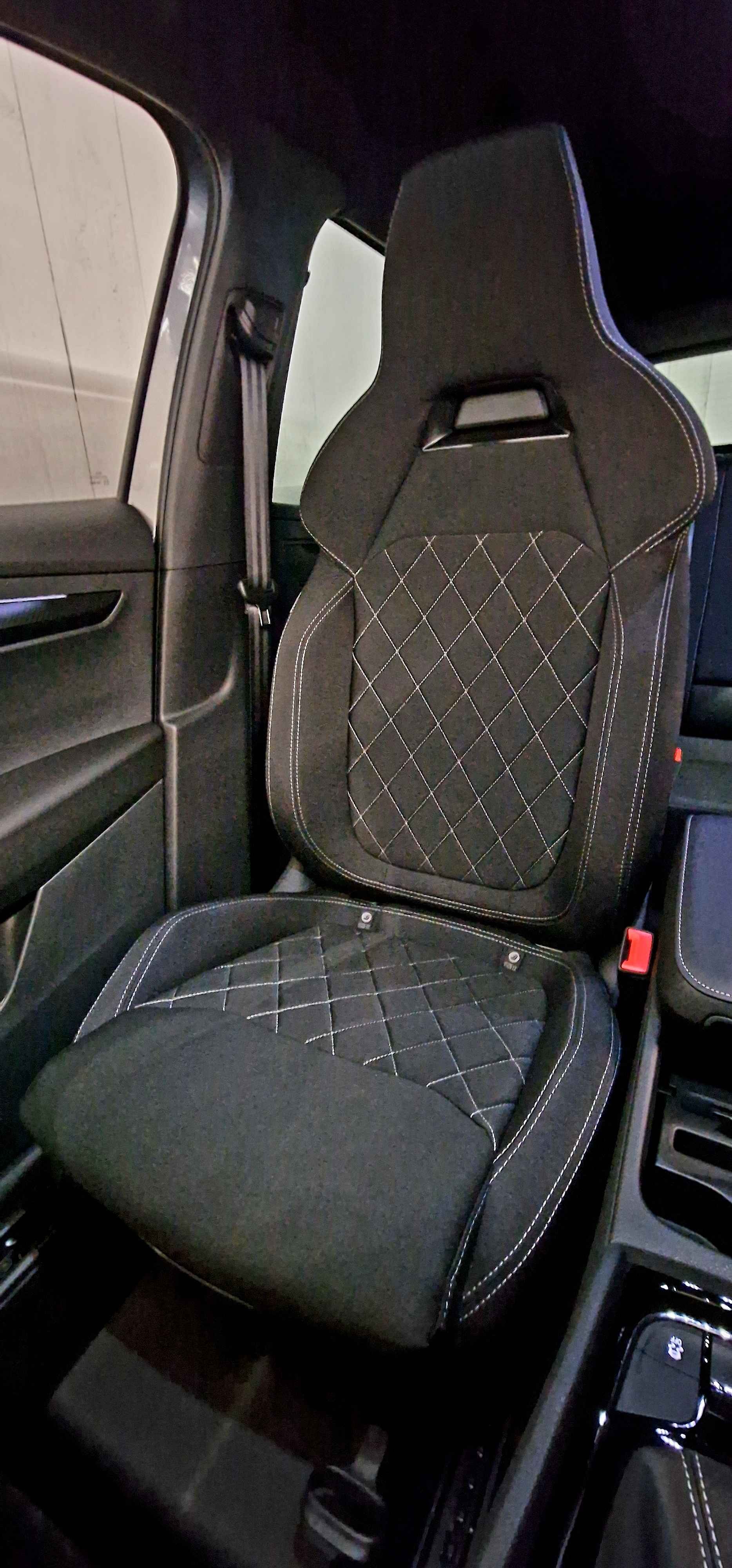 SKODA Karoq 2.0 TSI SportLine 4x4 DSG-image-12