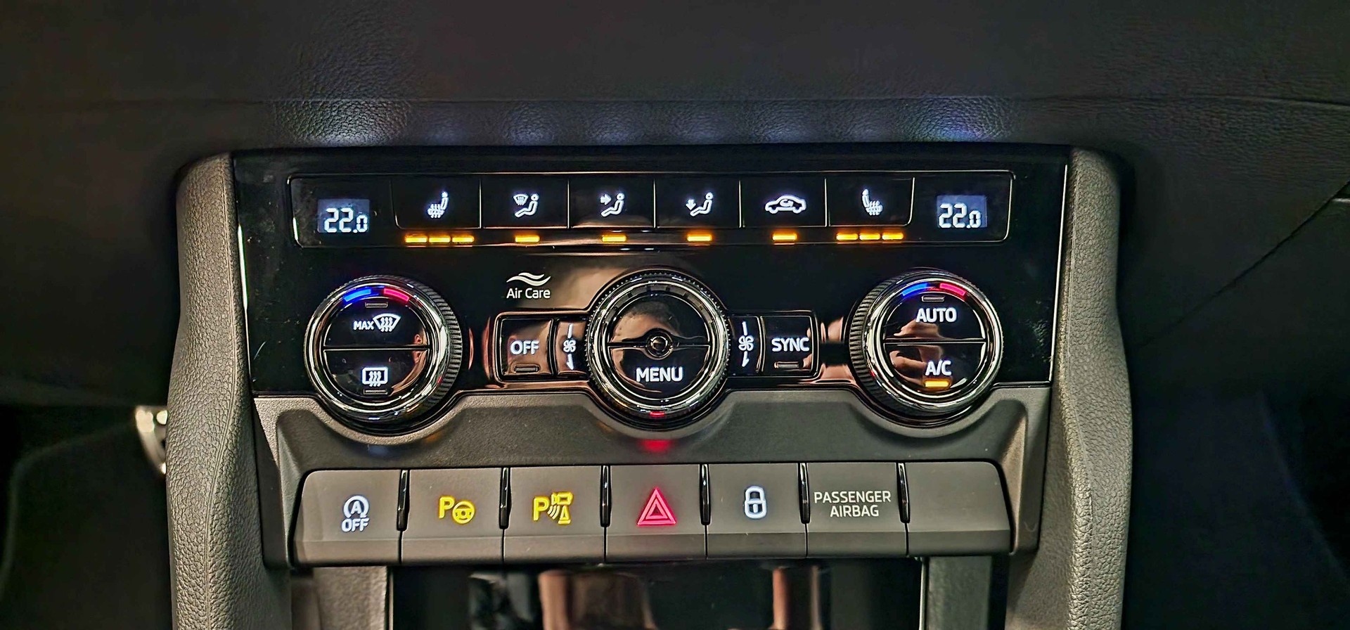 SKODA Karoq 2.0 TSI SportLine 4x4 DSG-image-9