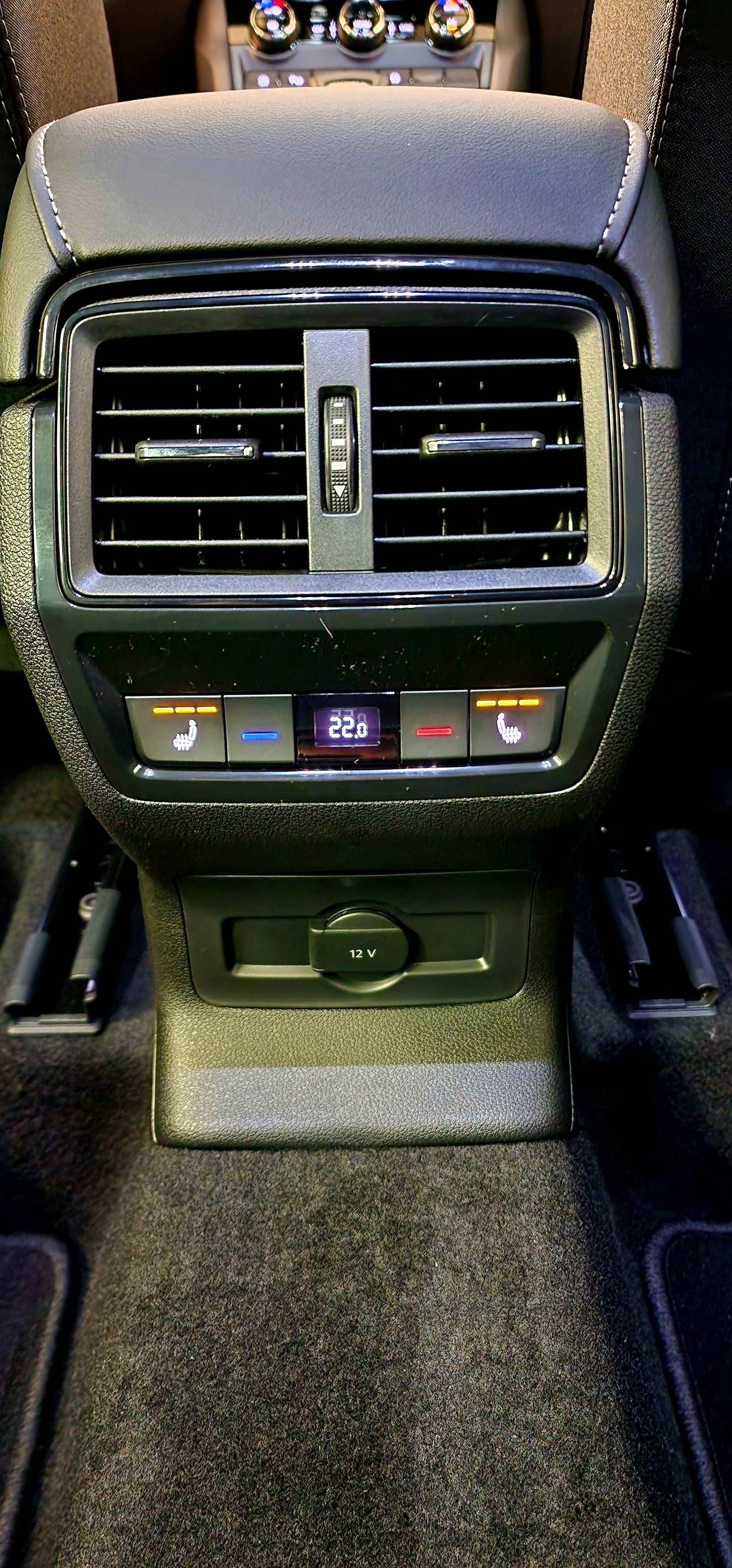 SKODA Karoq 2.0 TSI SportLine 4x4 DSG-image-14