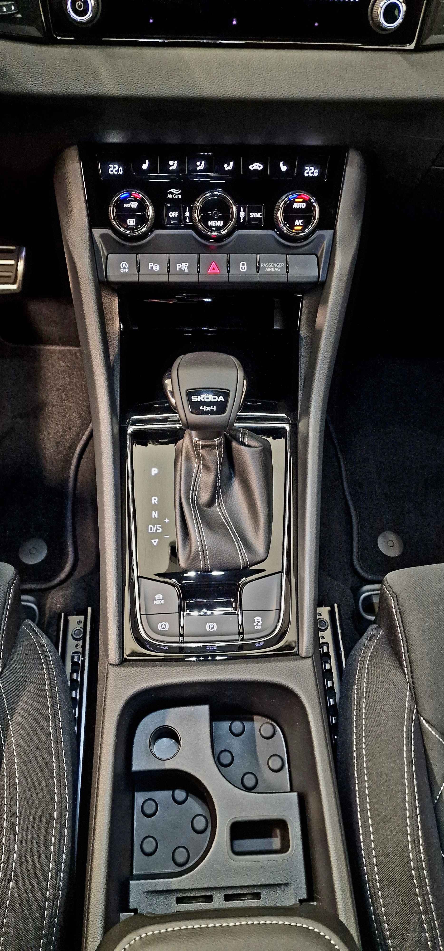 SKODA Karoq 2.0 TSI SportLine 4x4 DSG-image-11