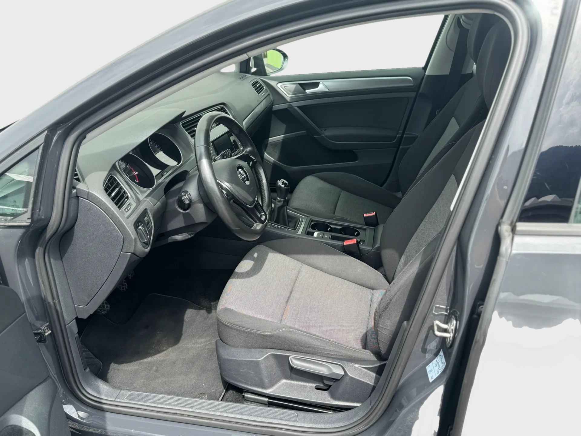 VW Golf 1.2 TSI Sport-image-8