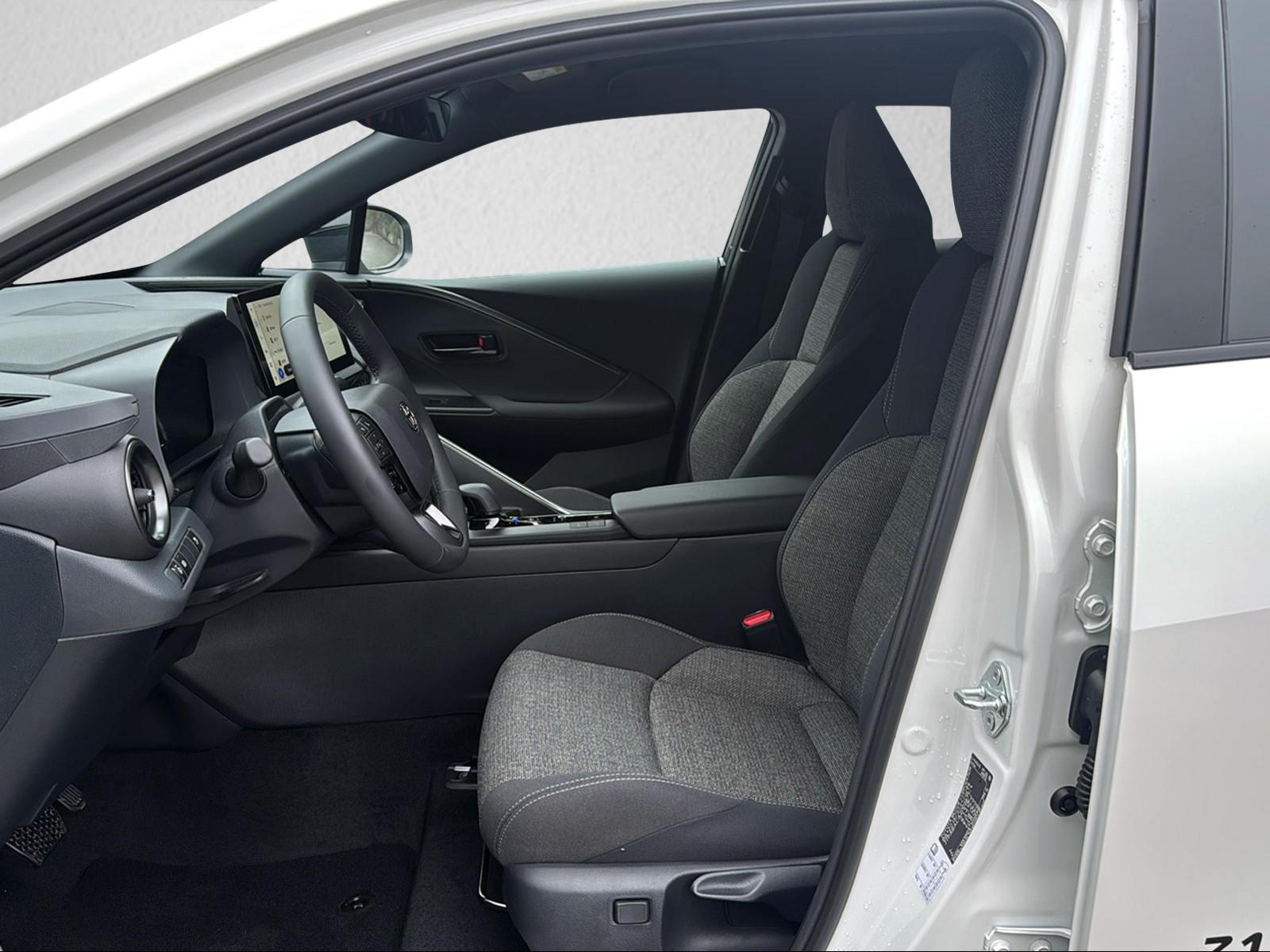 TOYOTA C-HR 2.0 PHEV Swiss Edition-image-2