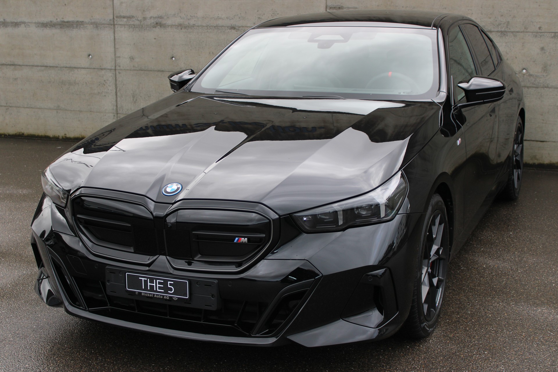 BMW i5 M60 xDrive M Sport Pro-showroom-element-1