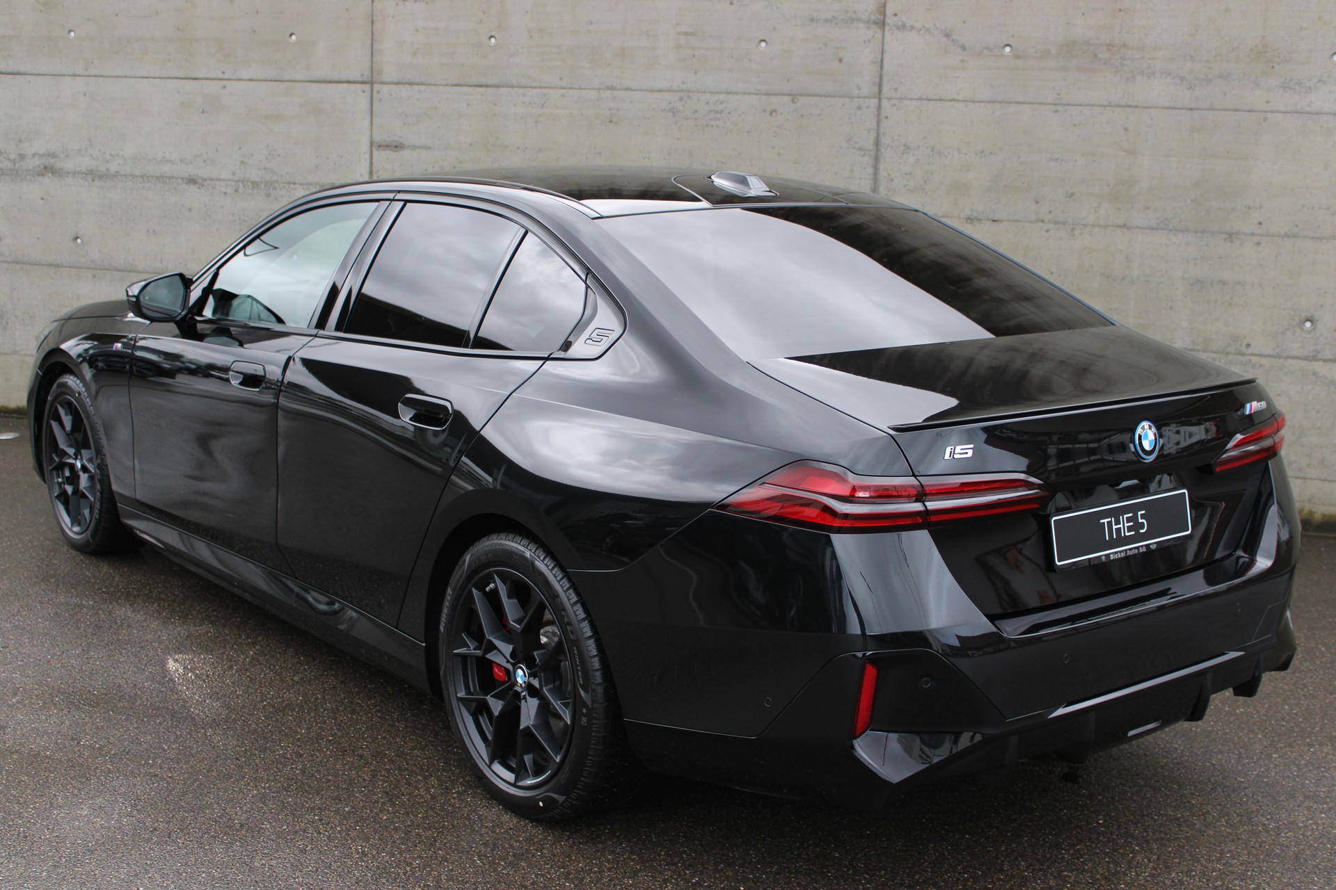 BMW i5 M60 xDrive M Sport Pro-showroom-element-3