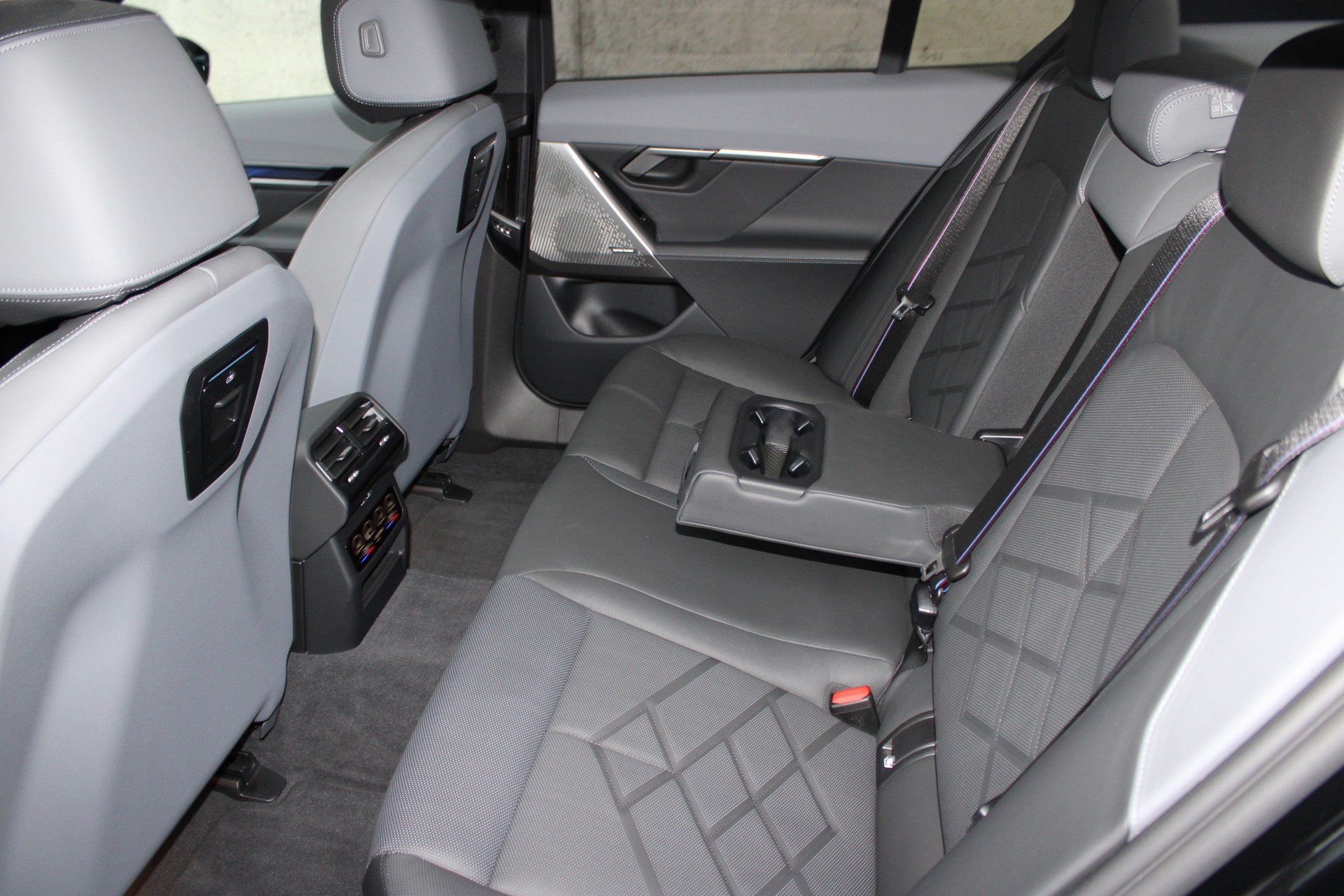 BMW i5 M60 xDrive M Sport Pro-image-11