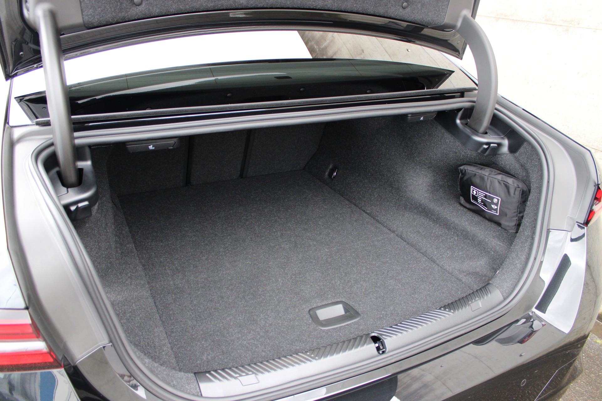 BMW i5 M60 xDrive M Sport Pro-image-14