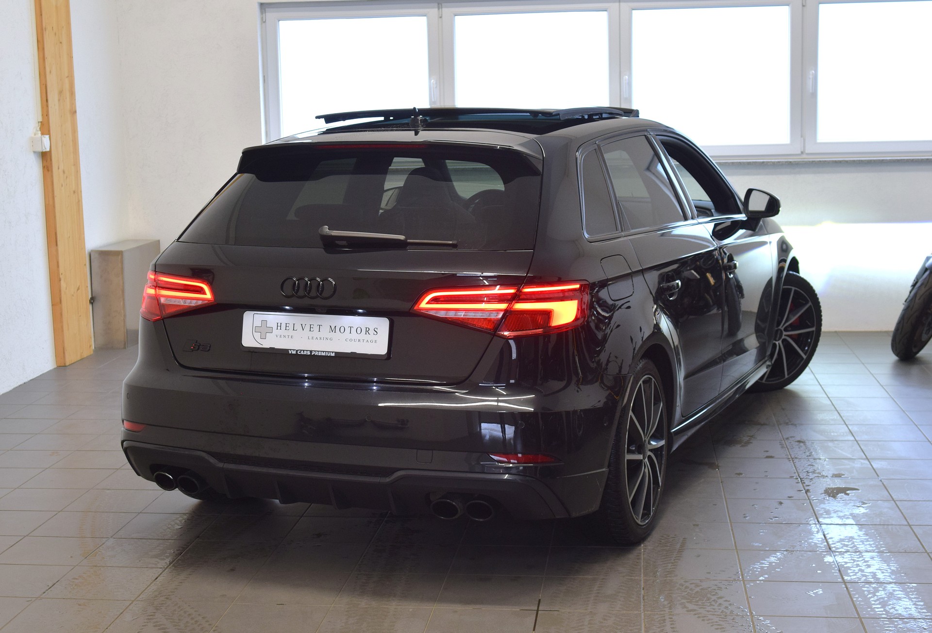 AUDI S3 Sportback 2.0 TFSI quattro S-tronic-image-3