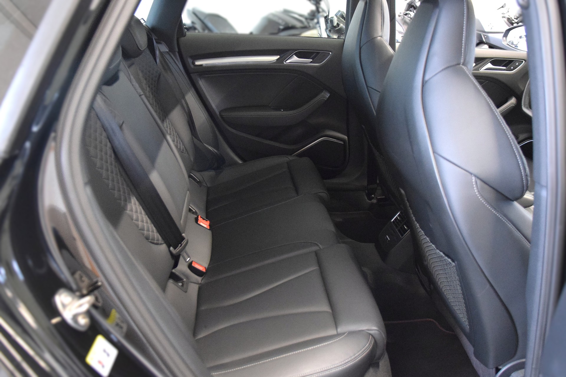 AUDI S3 Sportback 2.0 TFSI quattro S-tronic-image-9