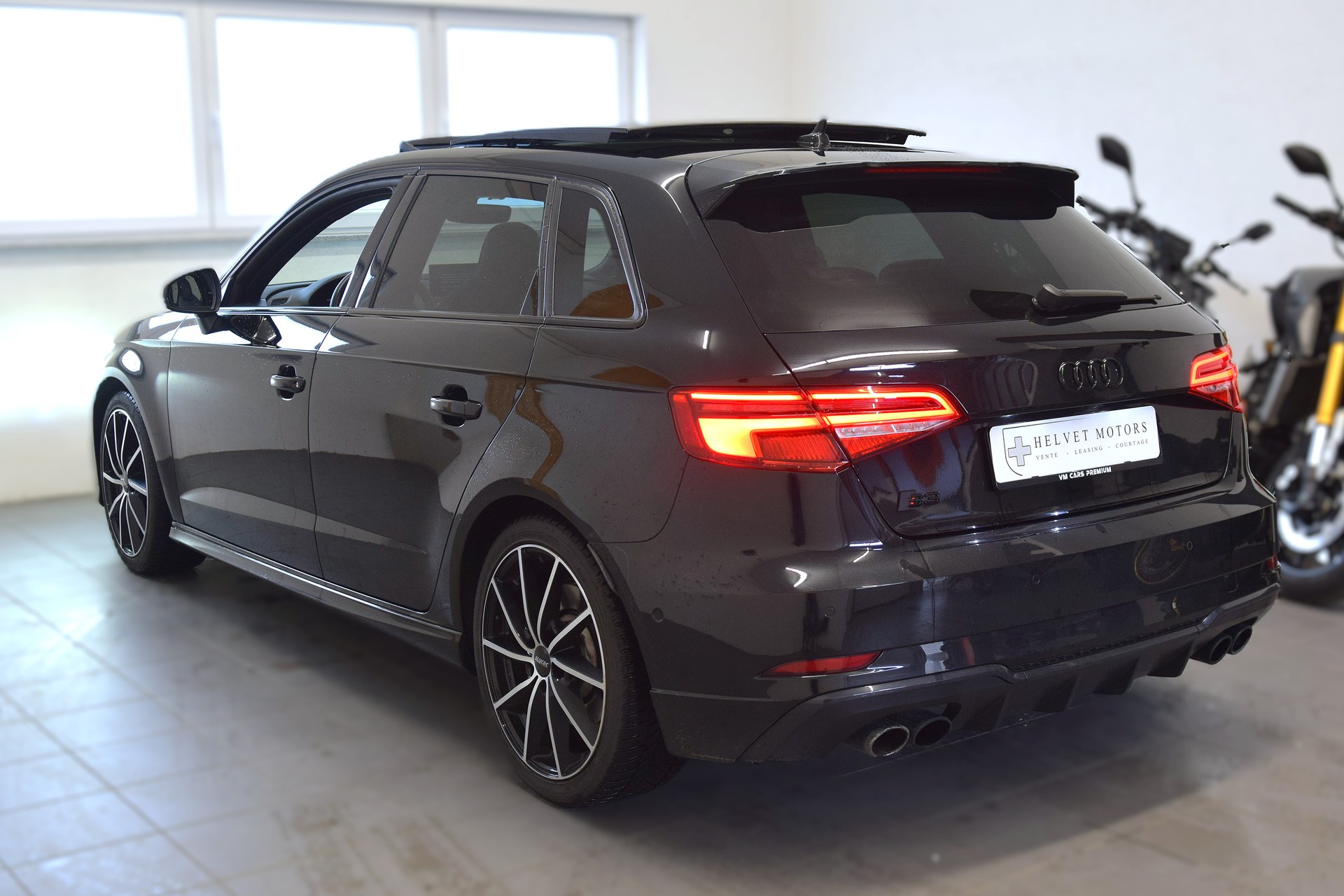 AUDI S3 Sportback 2.0 TFSI quattro S-tronic-image-6