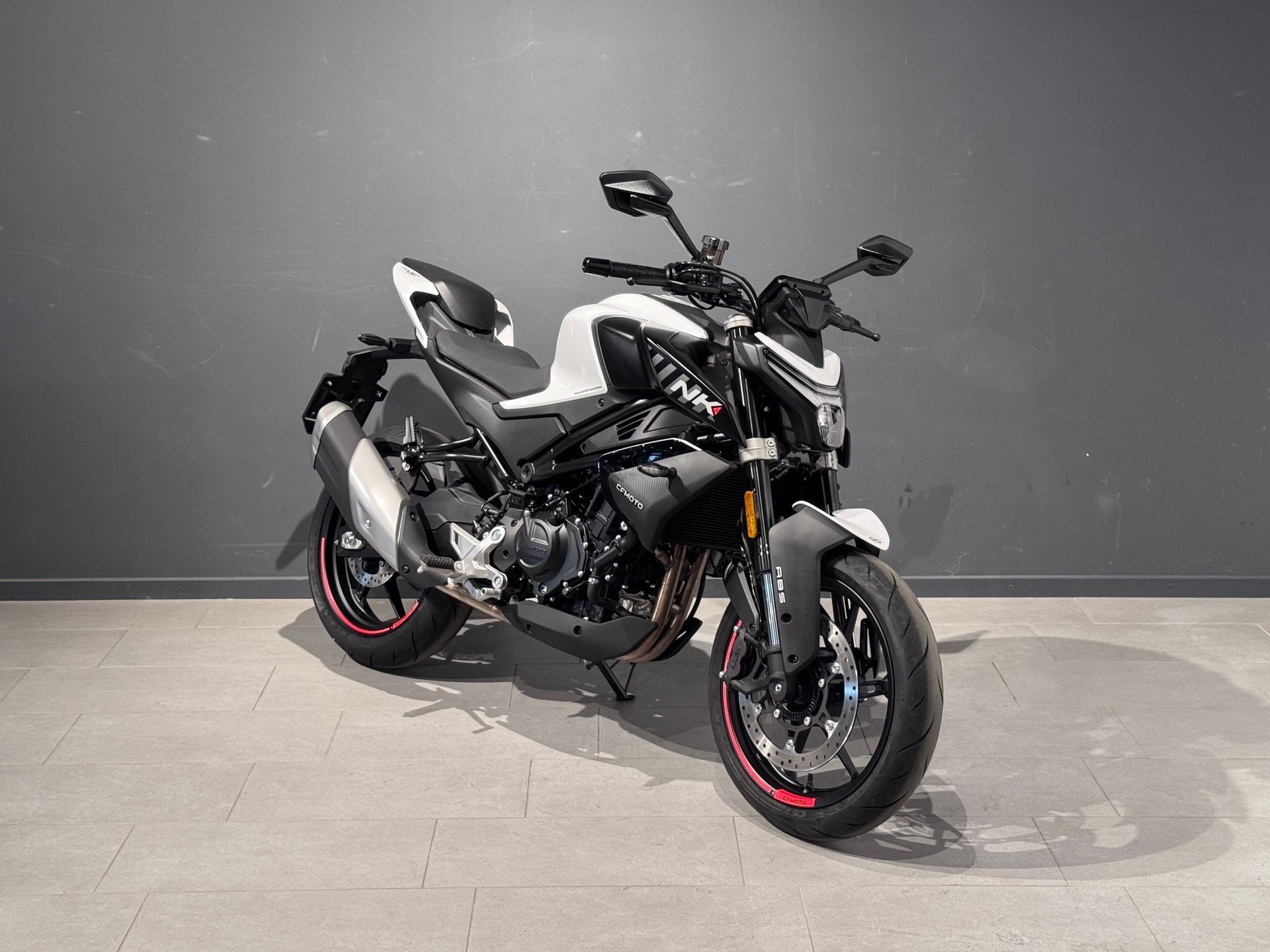 CF MOTO 450NK-showroom-element-1