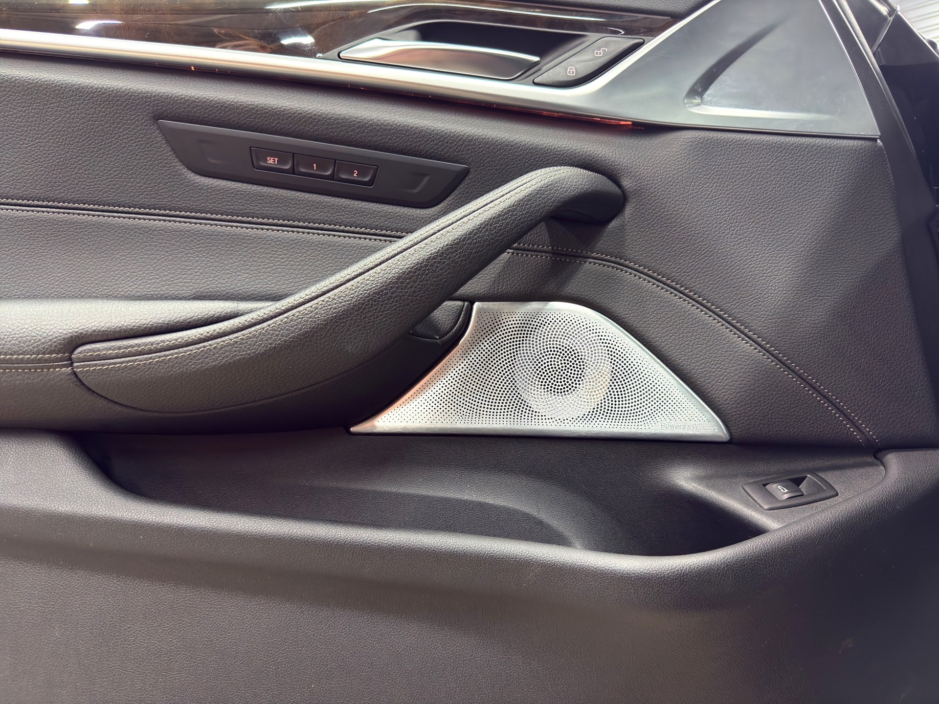 BMW M550i xDrive Steptronic-image-20
