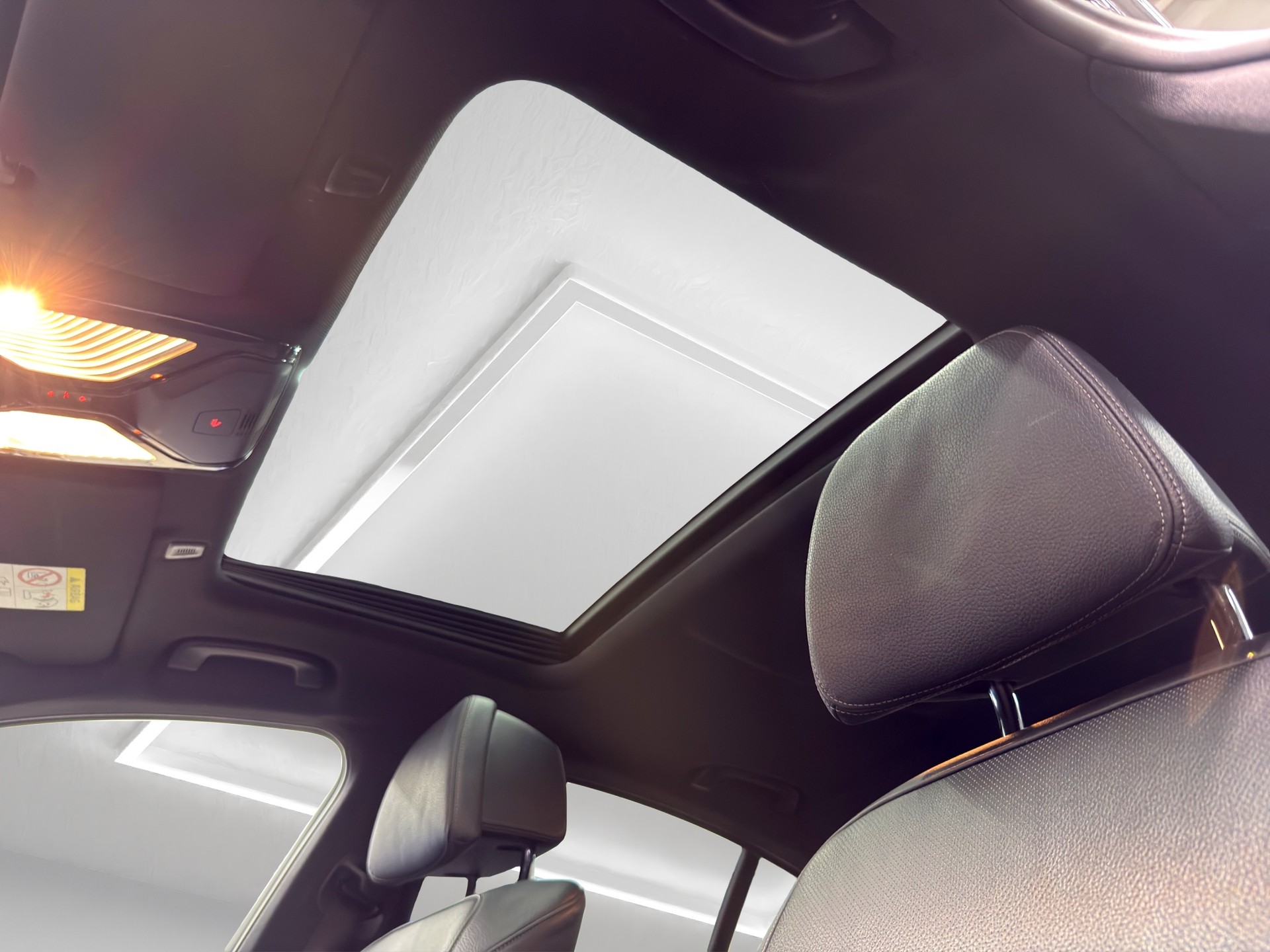 BMW M550i xDrive Steptronic-image-24