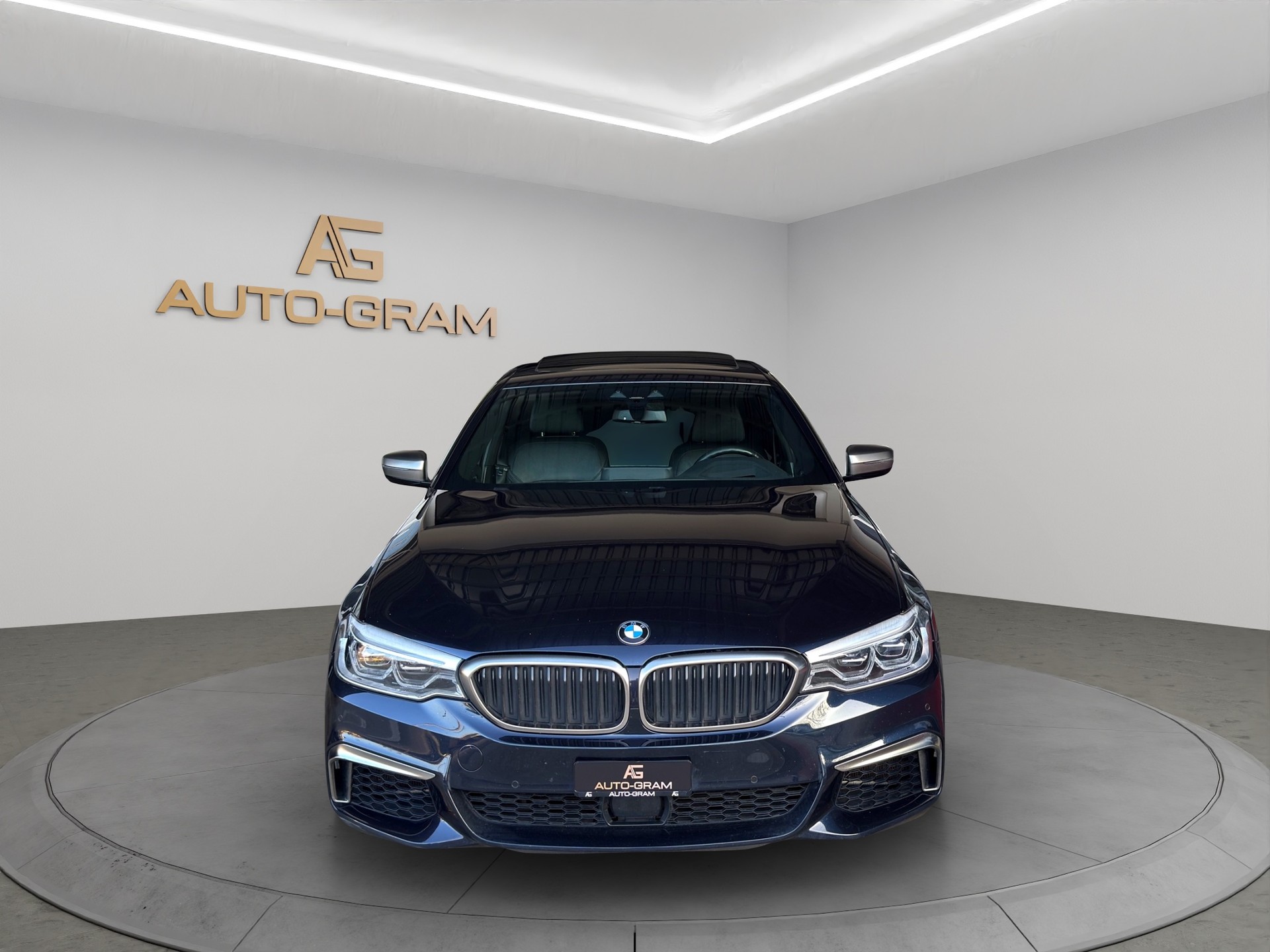 BMW M550i xDrive Steptronic-image-7