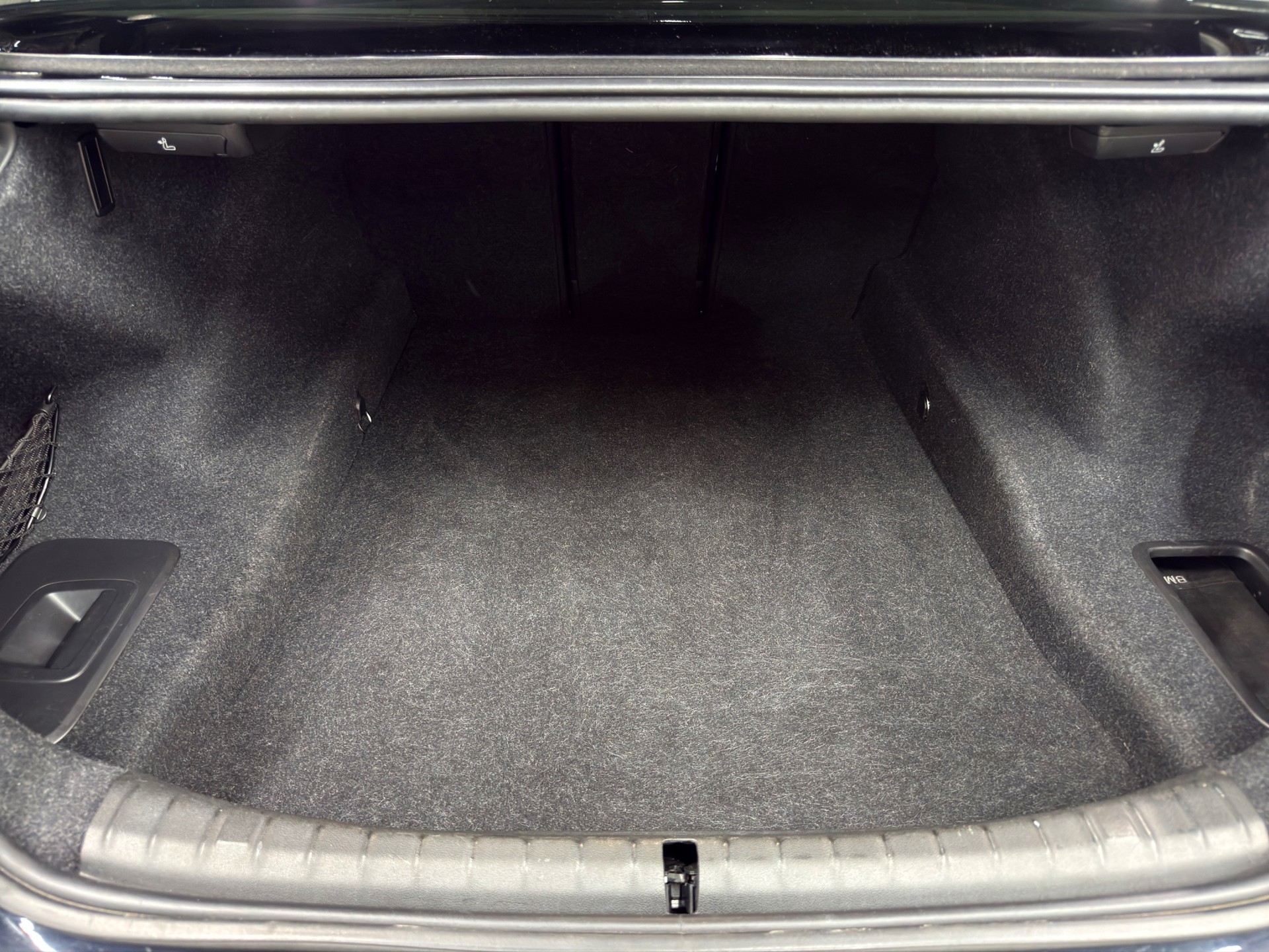 BMW M550i xDrive Steptronic-image-25