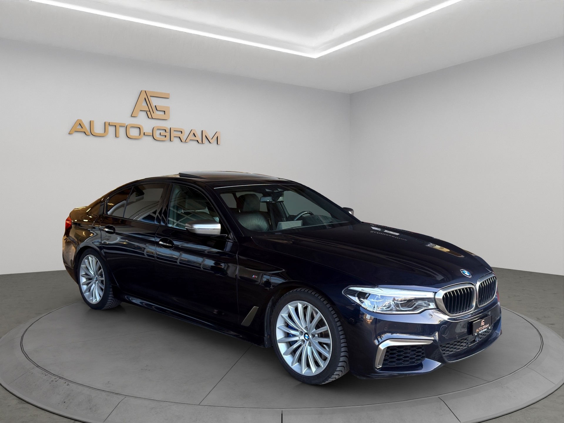 BMW M550i xDrive Steptronic-image-6