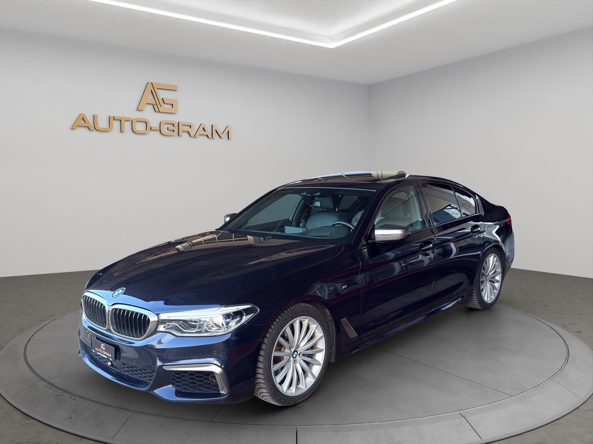 BMW M550i xDrive Steptronic-image-0