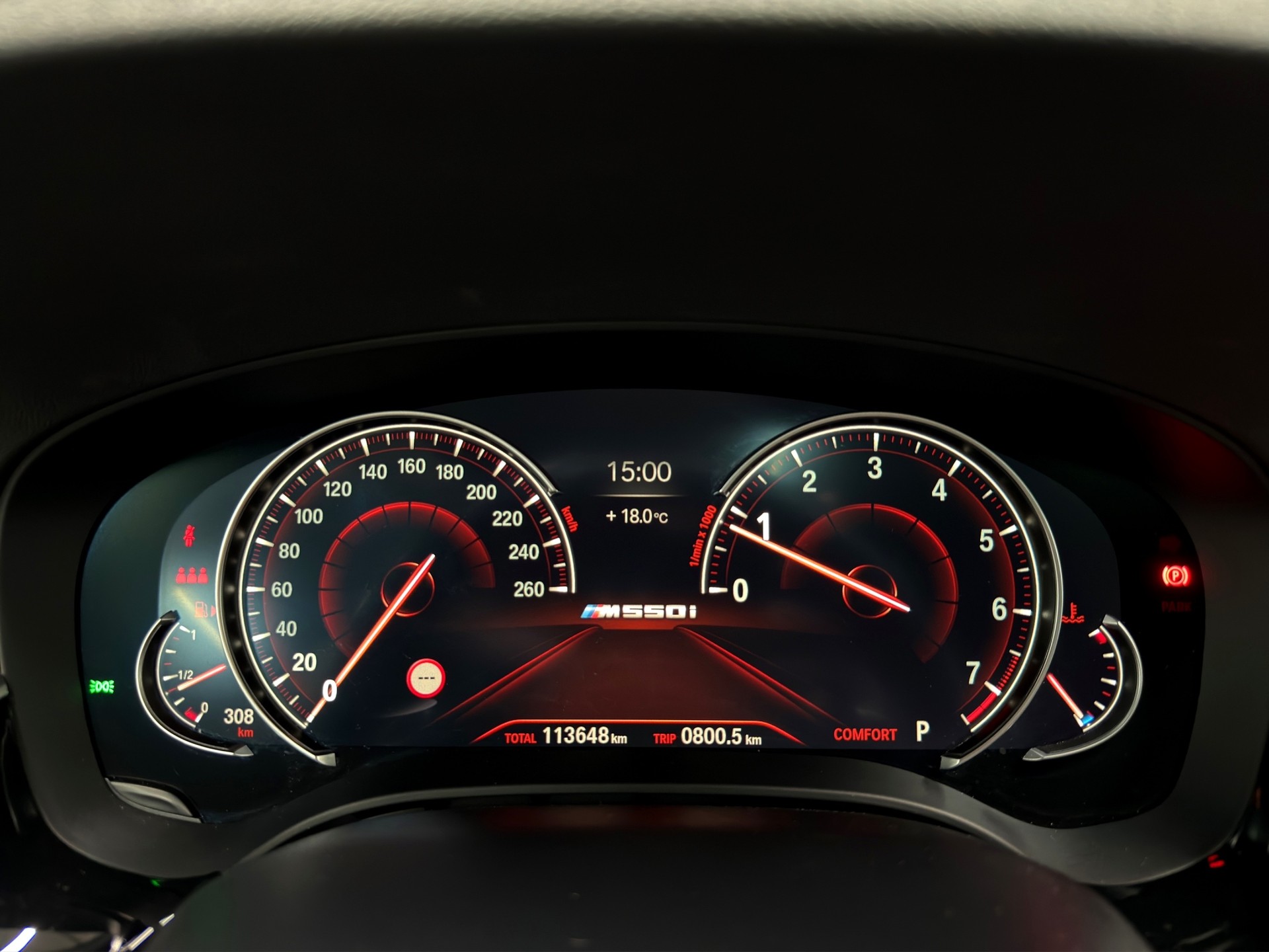 BMW M550i xDrive Steptronic-image-16