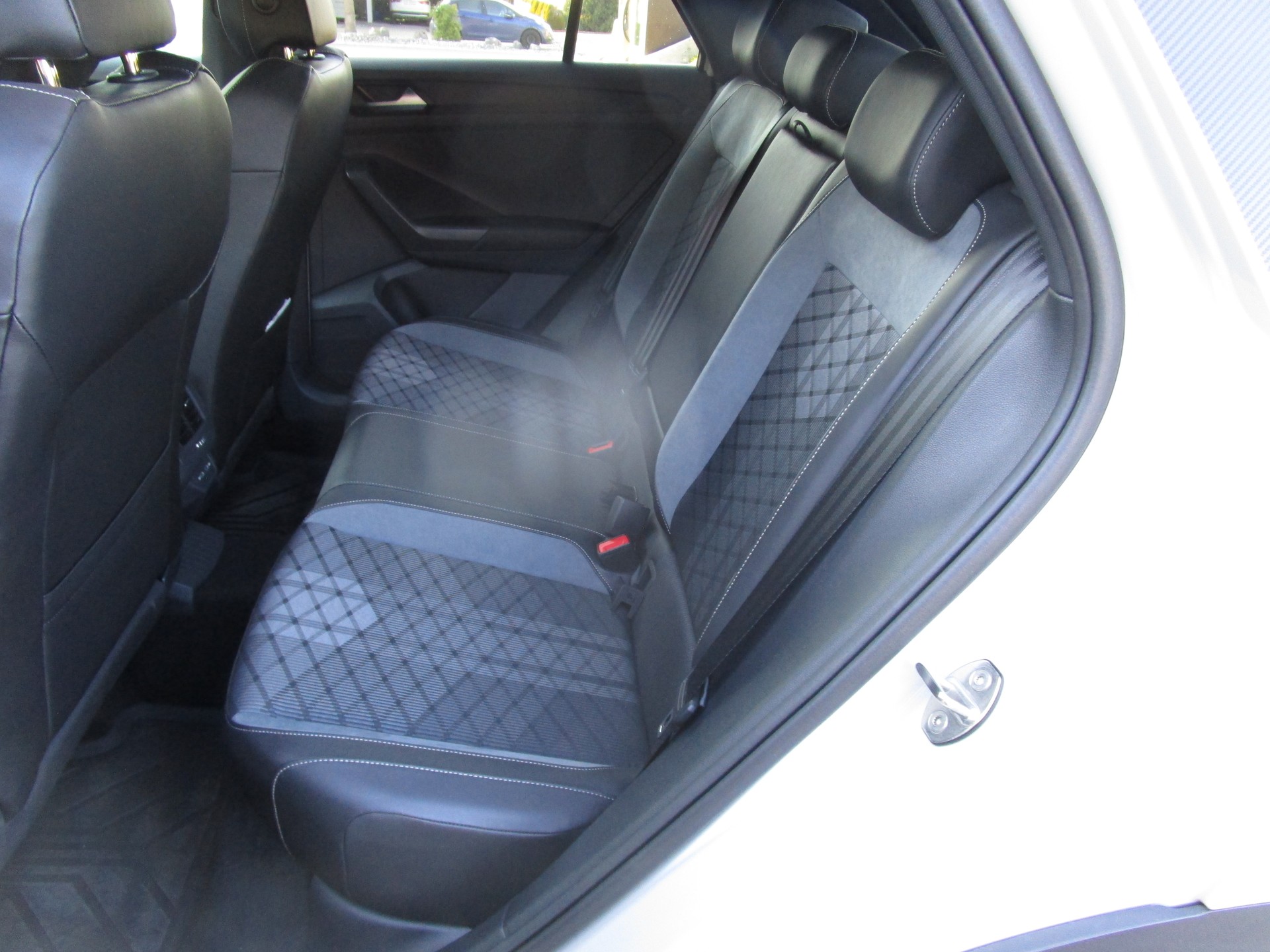 VW T-Roc 1.5 TSI EVO R-Line DSG-image-9