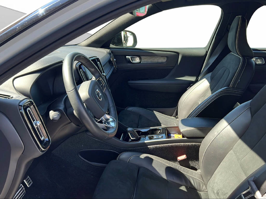 VOLVO XC40 1.5 T4 PiH R-Design-image-10