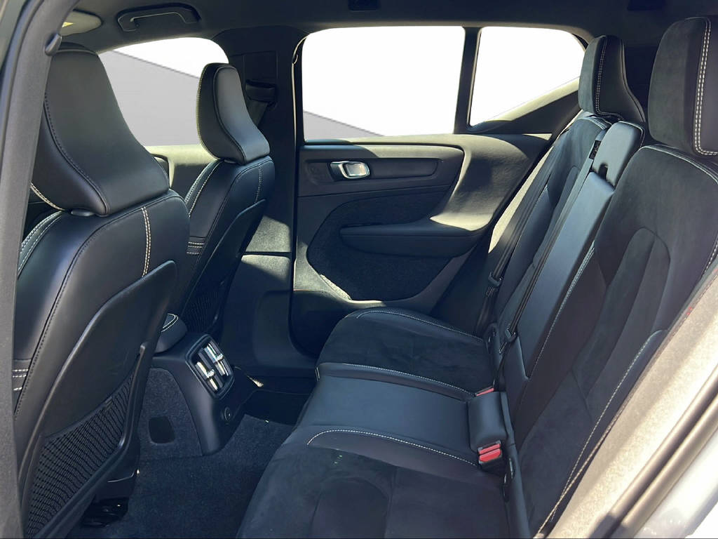 VOLVO XC40 1.5 T4 PiH R-Design-image-11