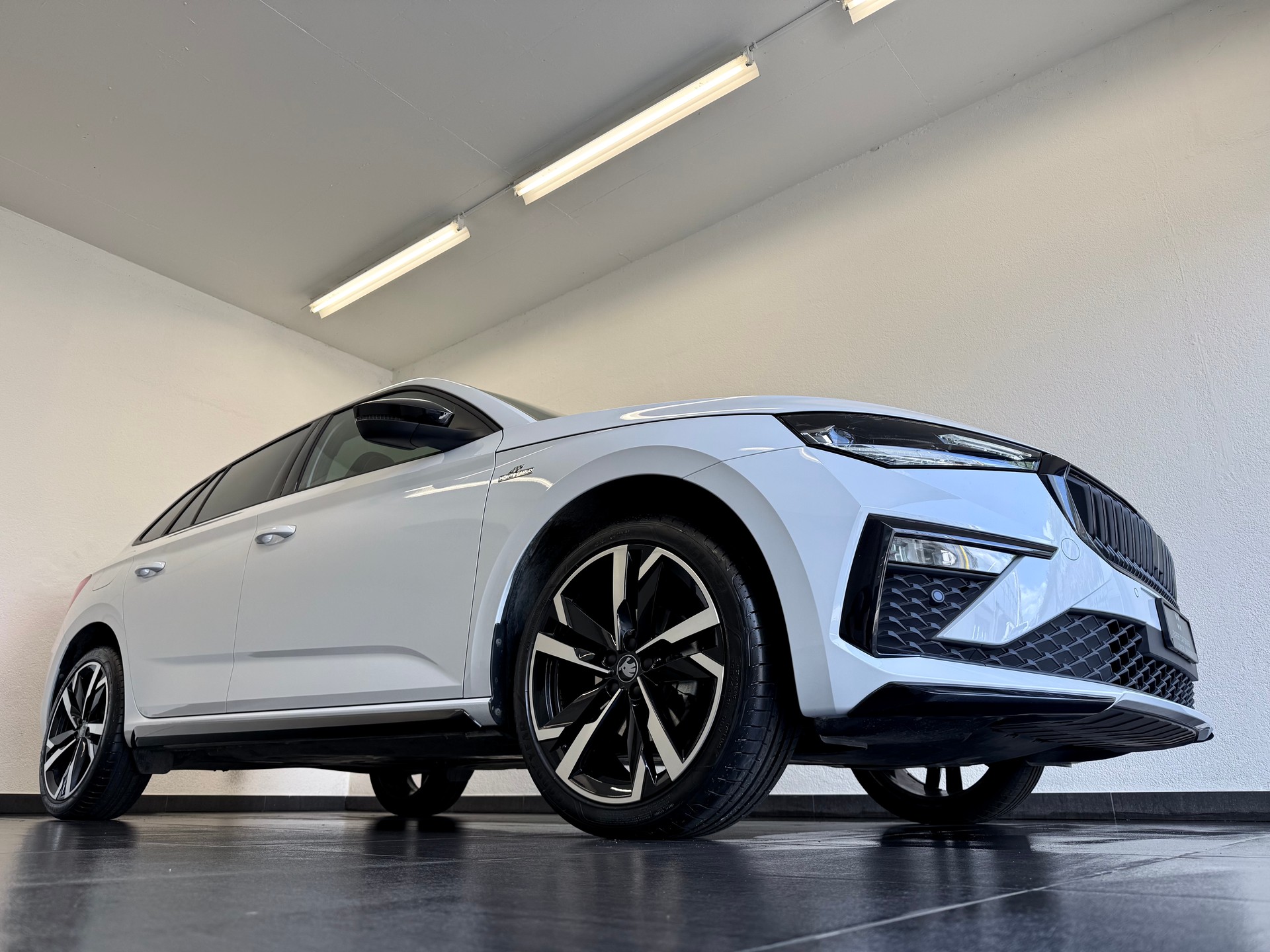 SKODA Scala 1.0 TSI Monte Carlo DSG-image-2
