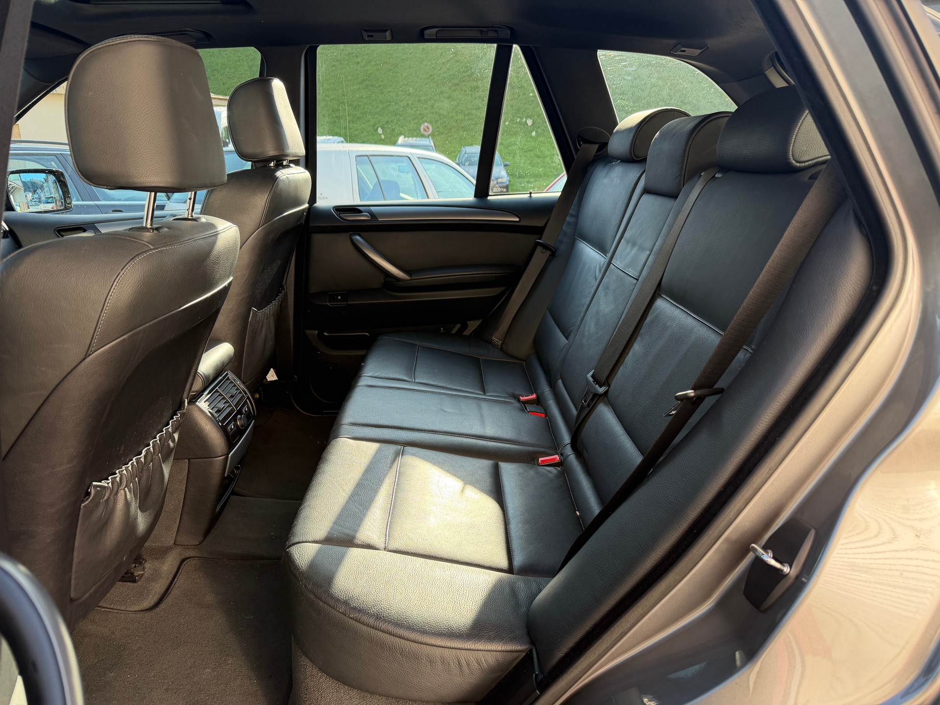 BMW X5 3.0i-image-6