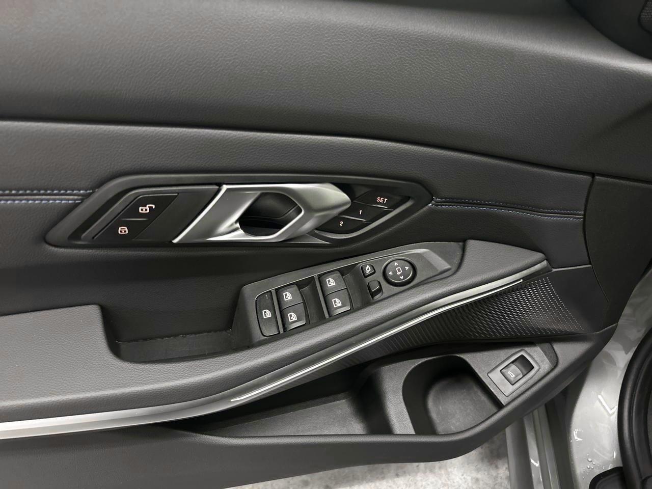 BMW 320d xDrive Touring M Sport-image-19