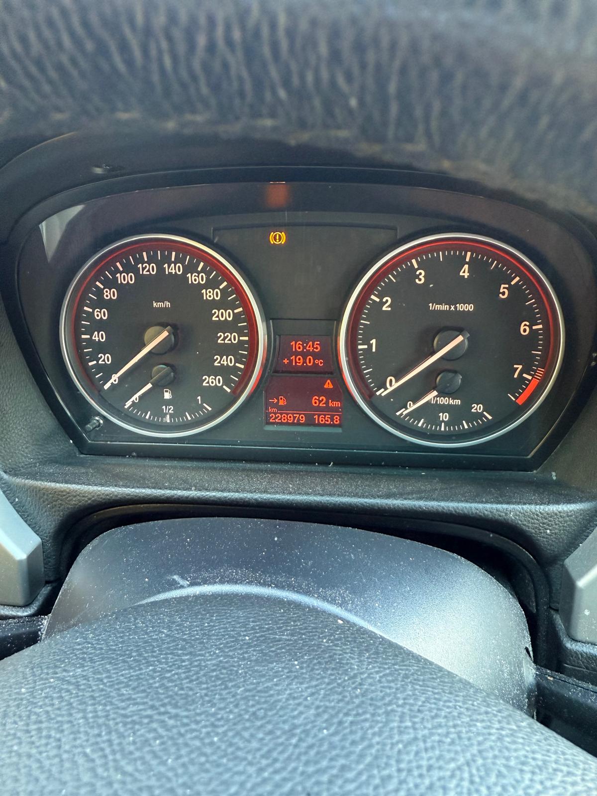 BMW 325i Touring-image-1