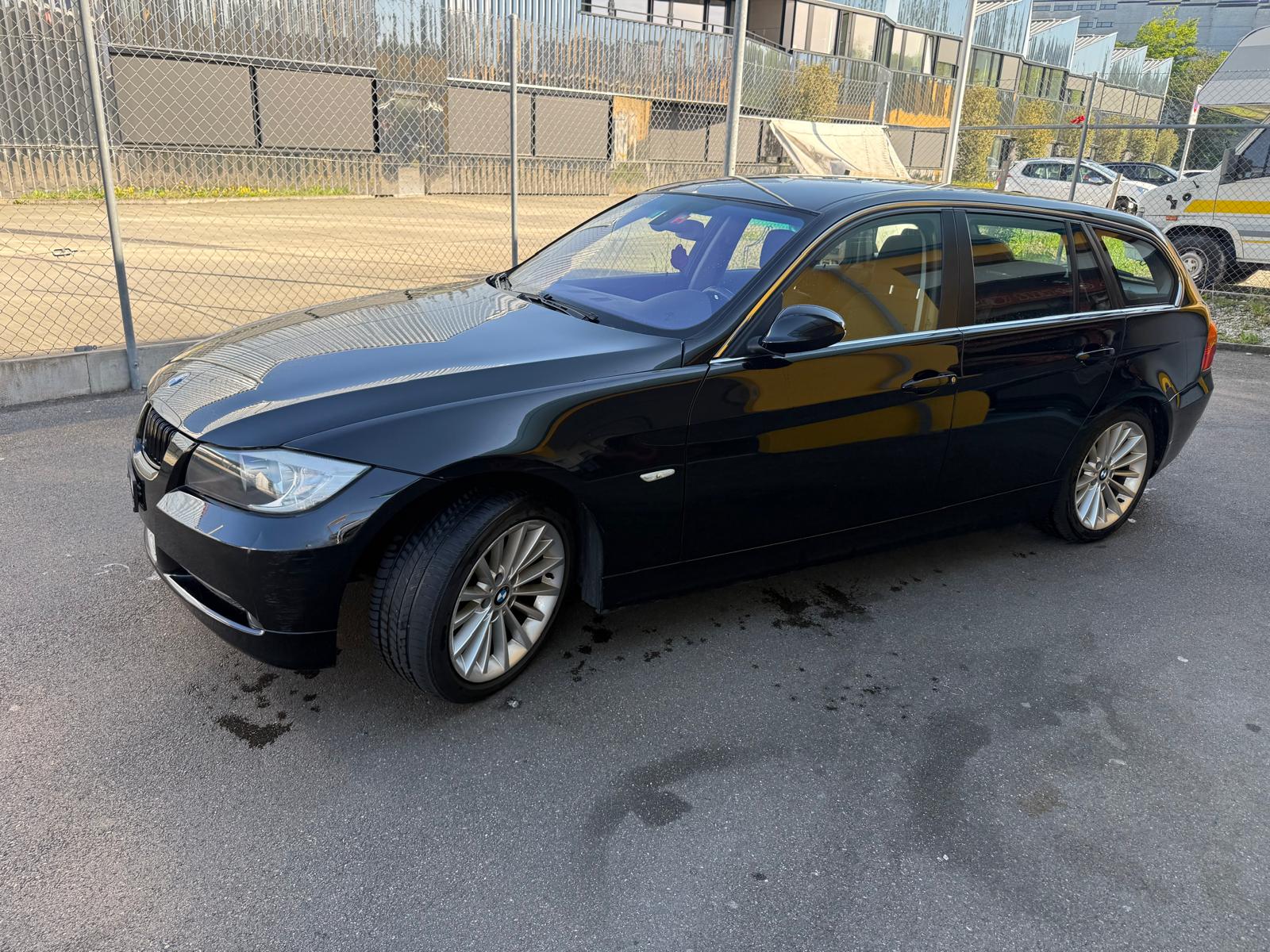 BMW 325i Touring-image-0