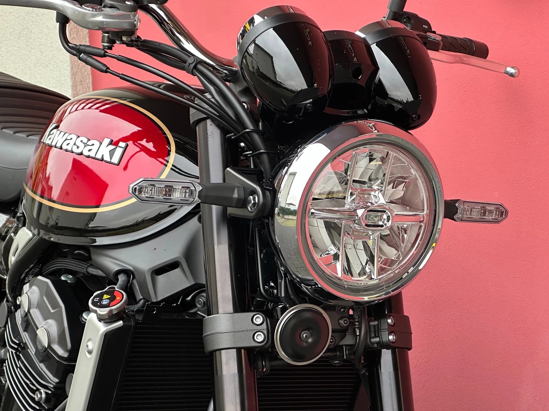 KAWASAKI Z 900 RS-showroom-element-1