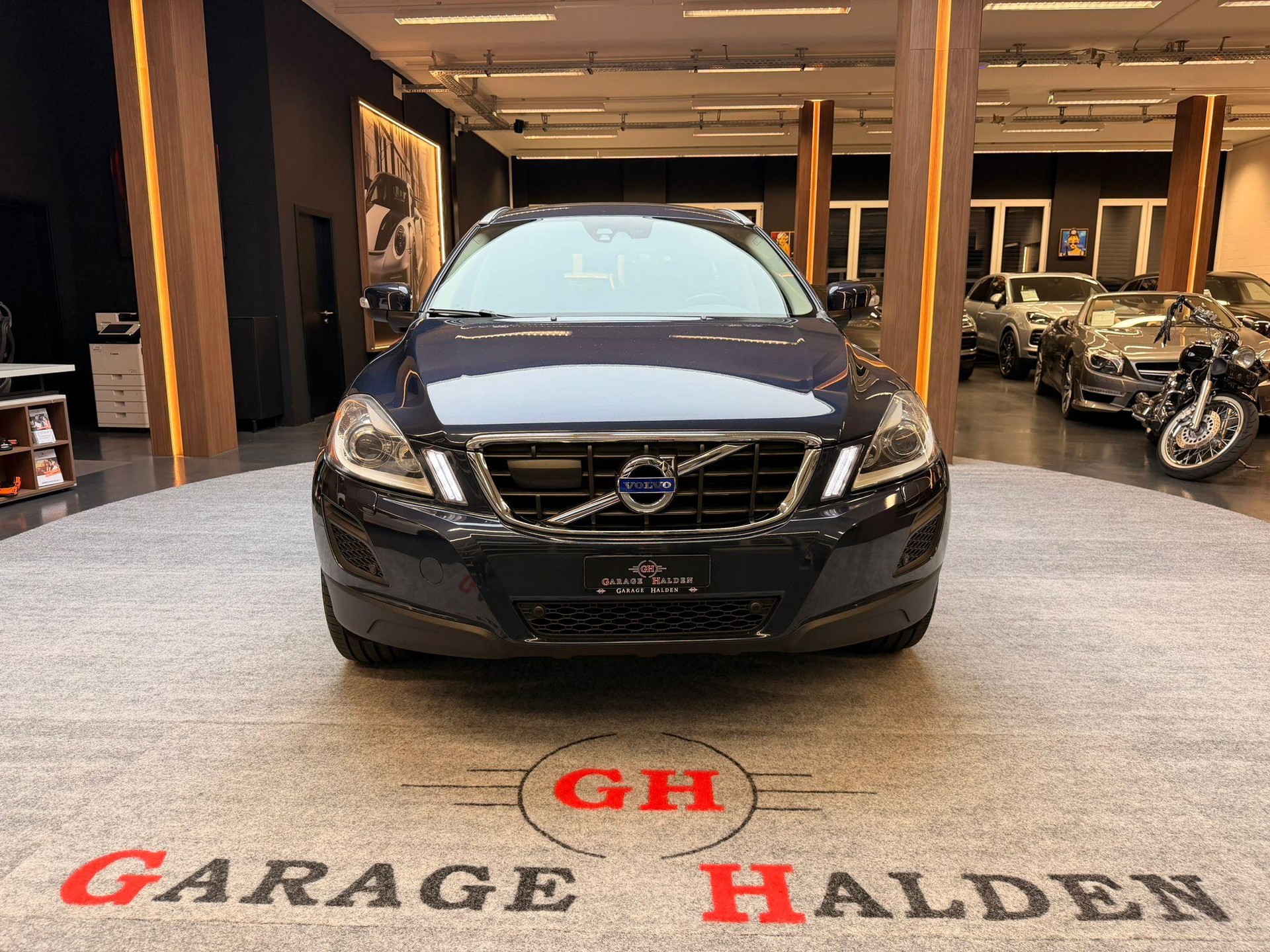 VOLVO XC60 2.4 D5 Summum AWD-image-1