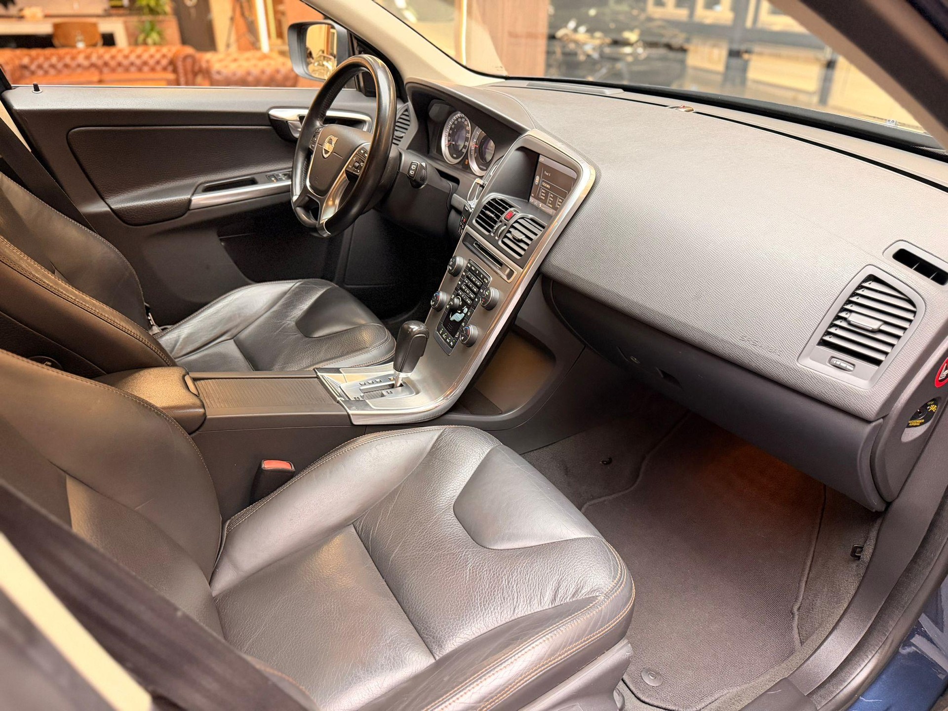 VOLVO XC60 2.4 D5 Summum AWD-image-15