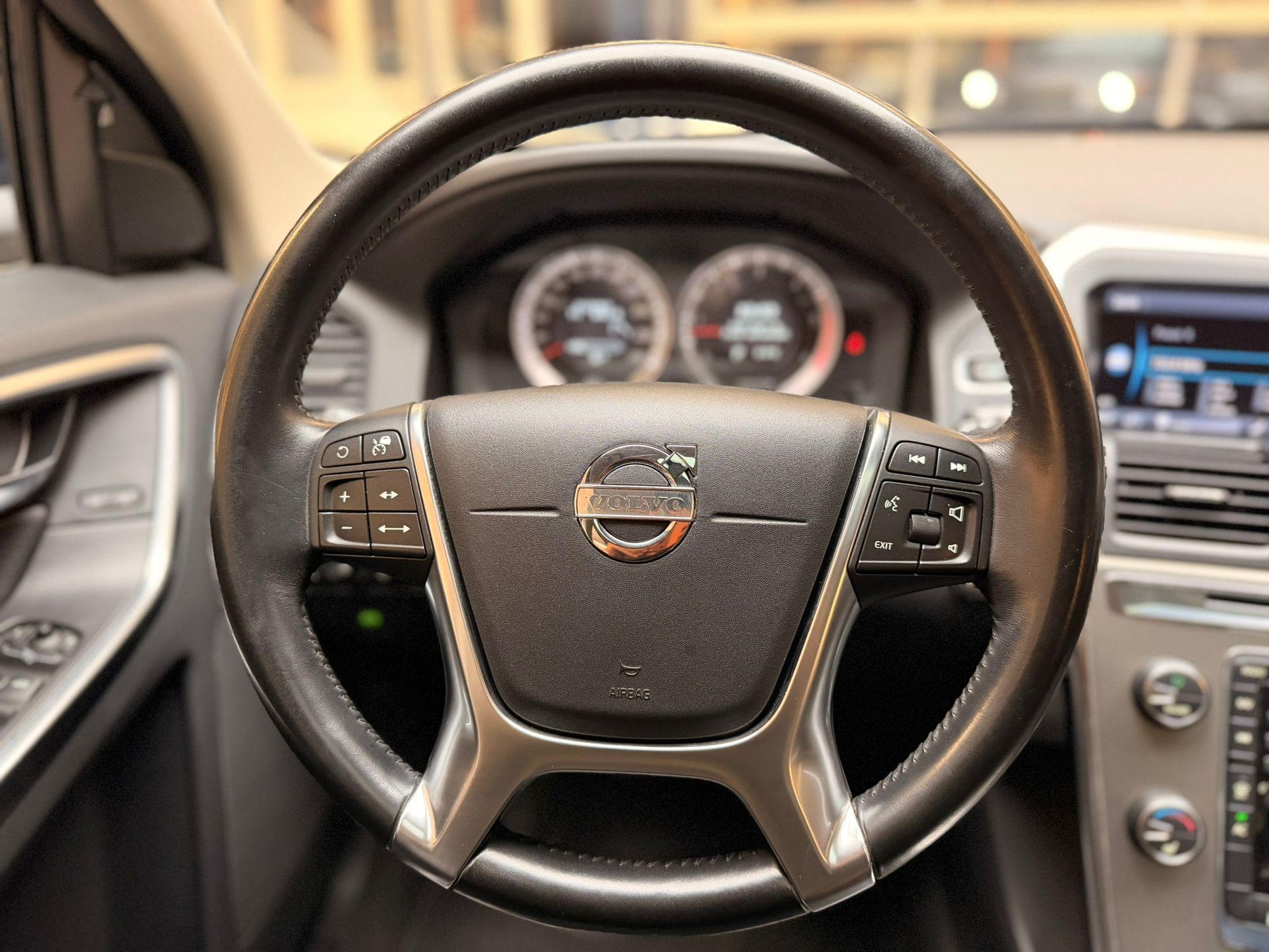 VOLVO XC60 2.4 D5 Summum AWD-image-13
