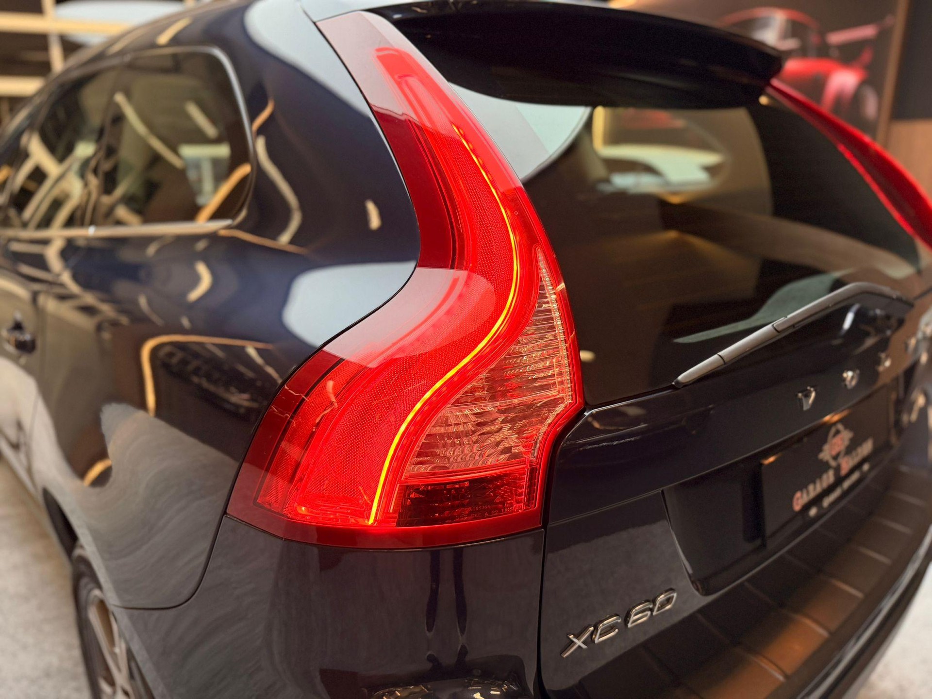 VOLVO XC60 2.4 D5 Summum AWD-image-9