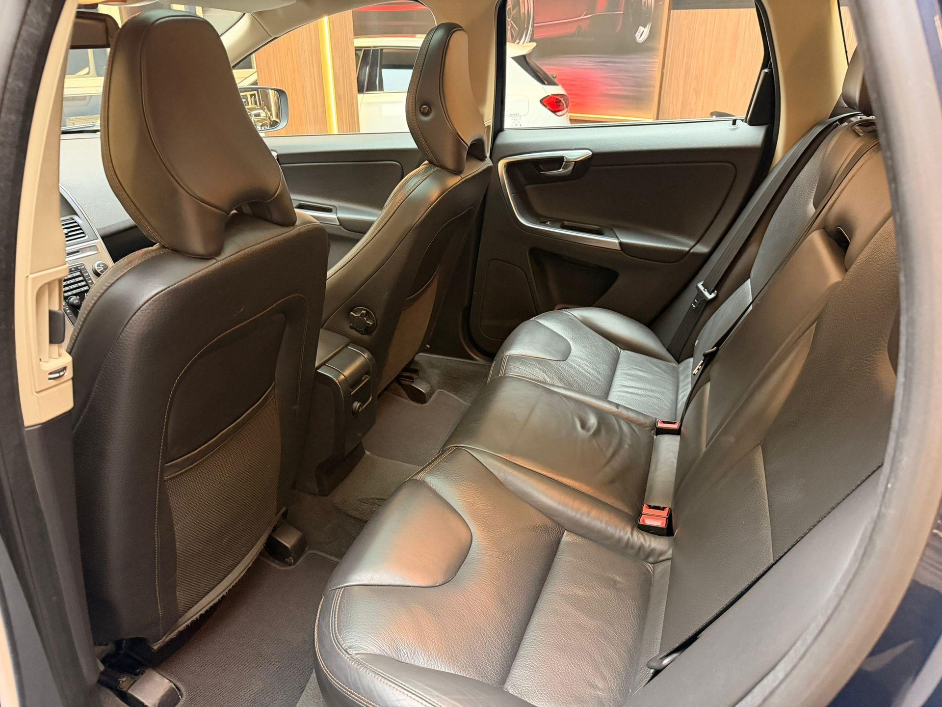 VOLVO XC60 2.4 D5 Summum AWD-image-17