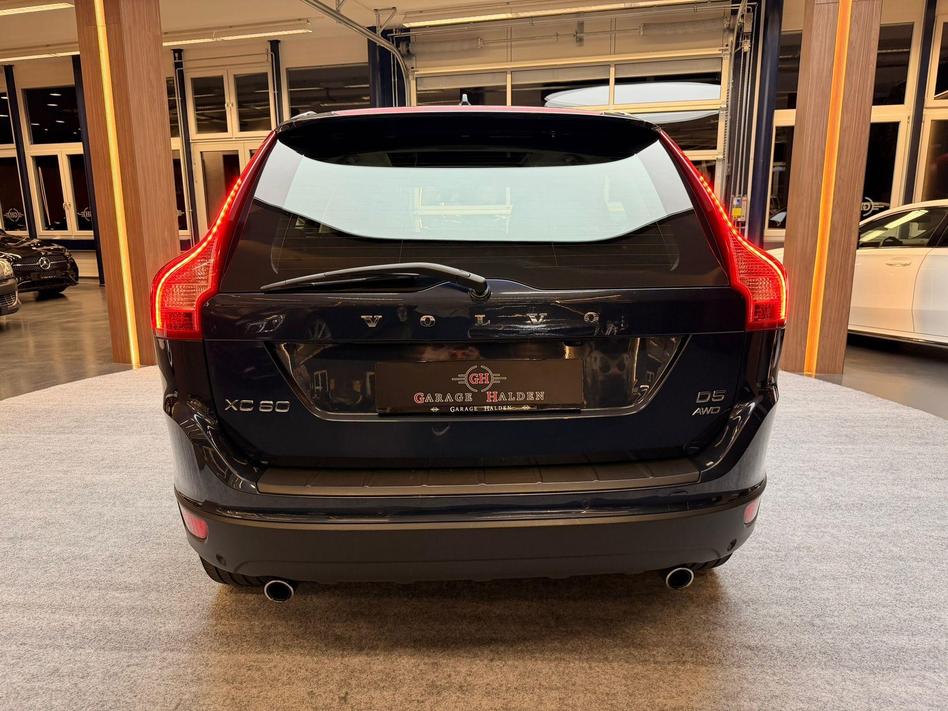 VOLVO XC60 2.4 D5 Summum AWD-image-6