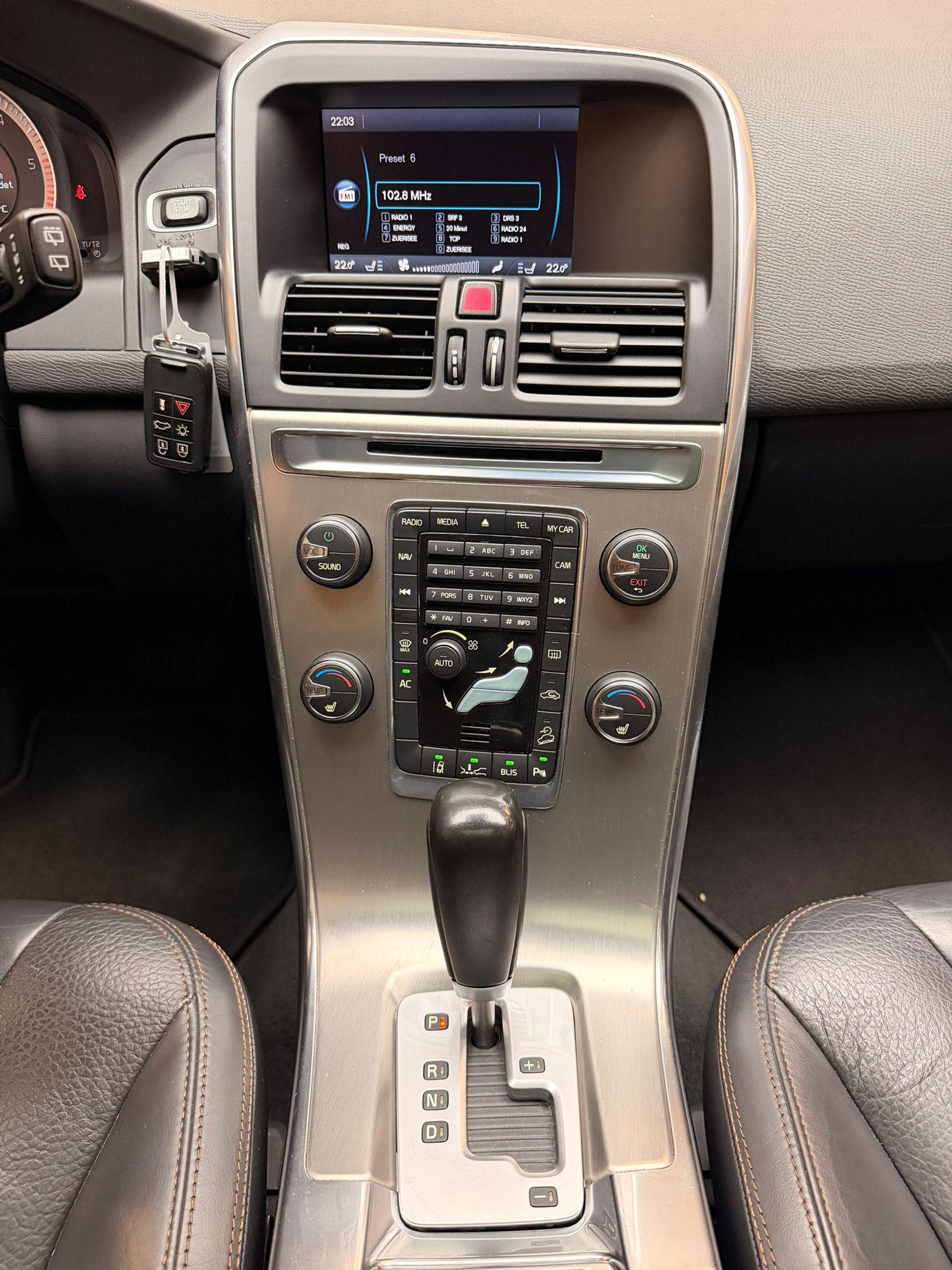 VOLVO XC60 2.4 D5 Summum AWD-image-12