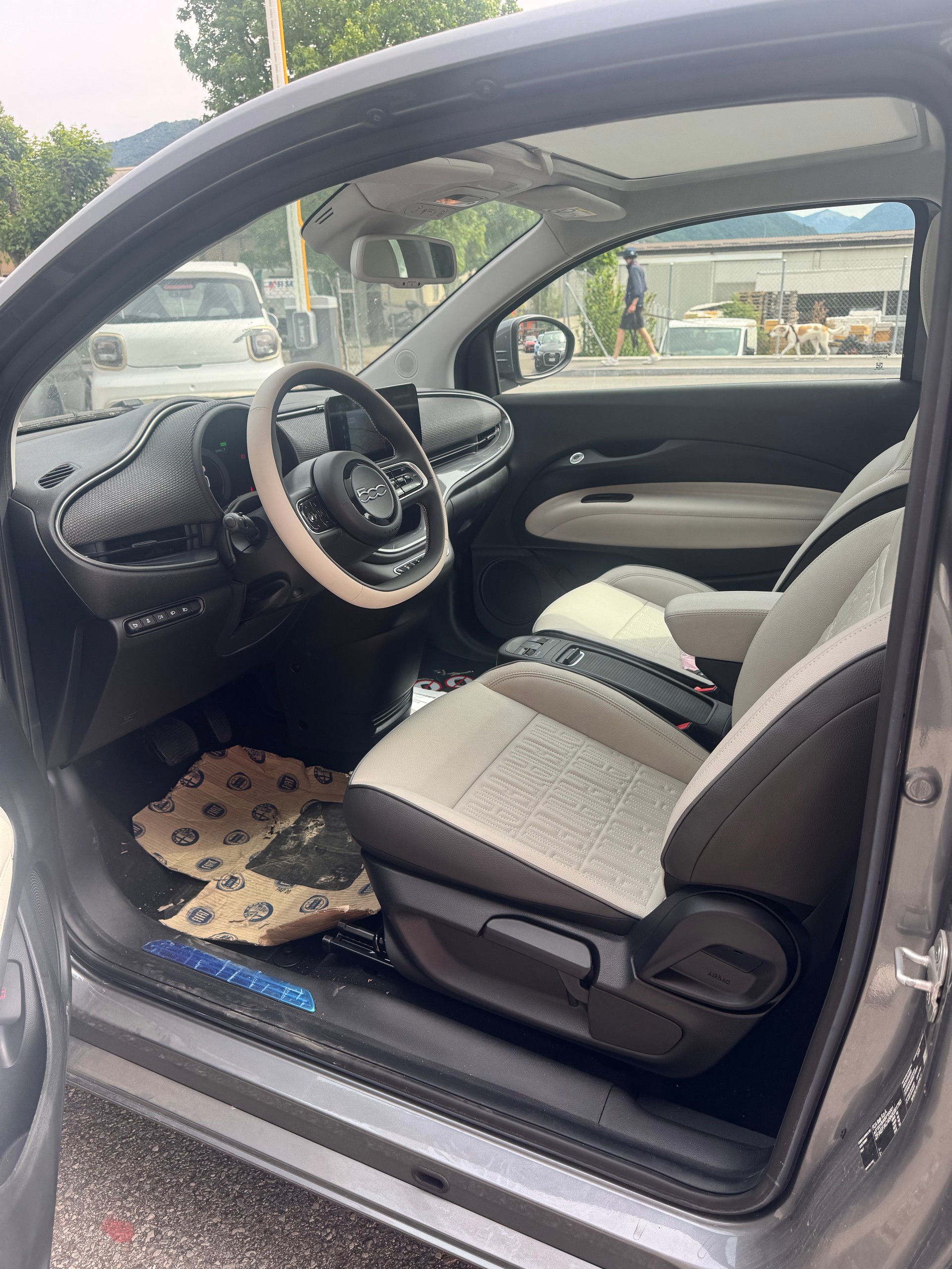 FIAT 500 e La Prima-image-6