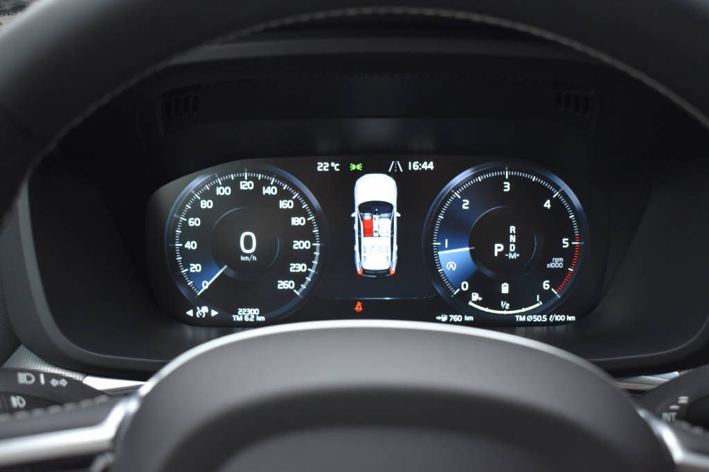 VOLVO XC60 2.0 B5 MH R-Design AWD-image-8