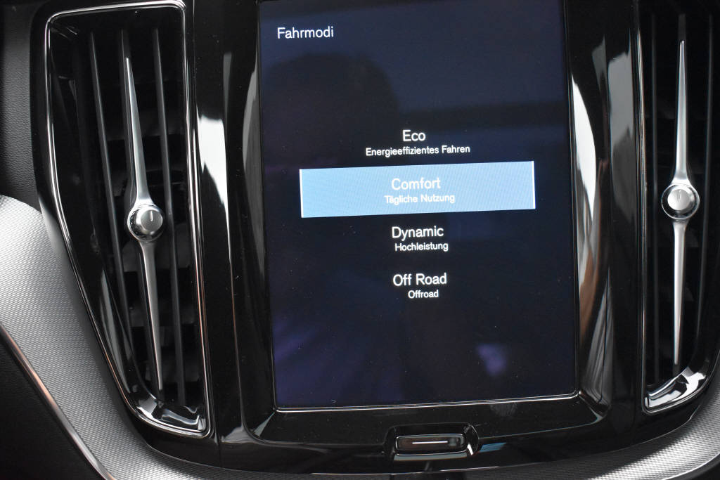 VOLVO XC60 2.0 B5 MH R-Design AWD-image-11