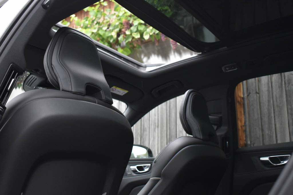 VOLVO XC60 2.0 B5 MH R-Design AWD-image-6