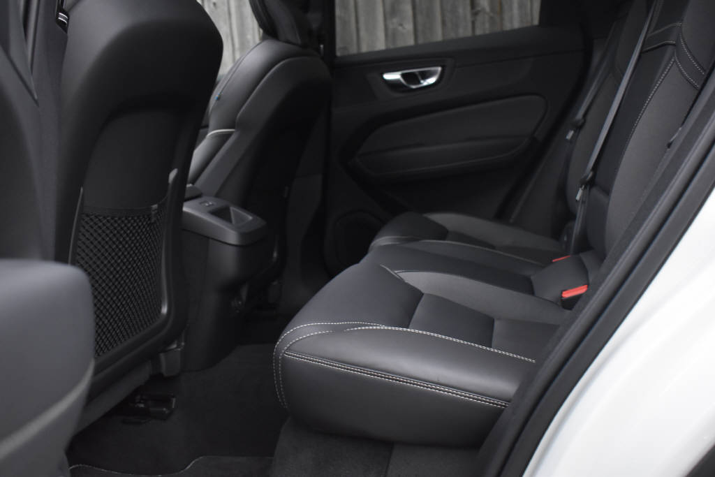 VOLVO XC60 2.0 B5 MH R-Design AWD-image-7