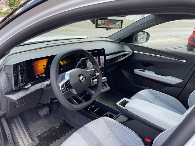 RENAULT Scénic E-Tech iconic-image-4