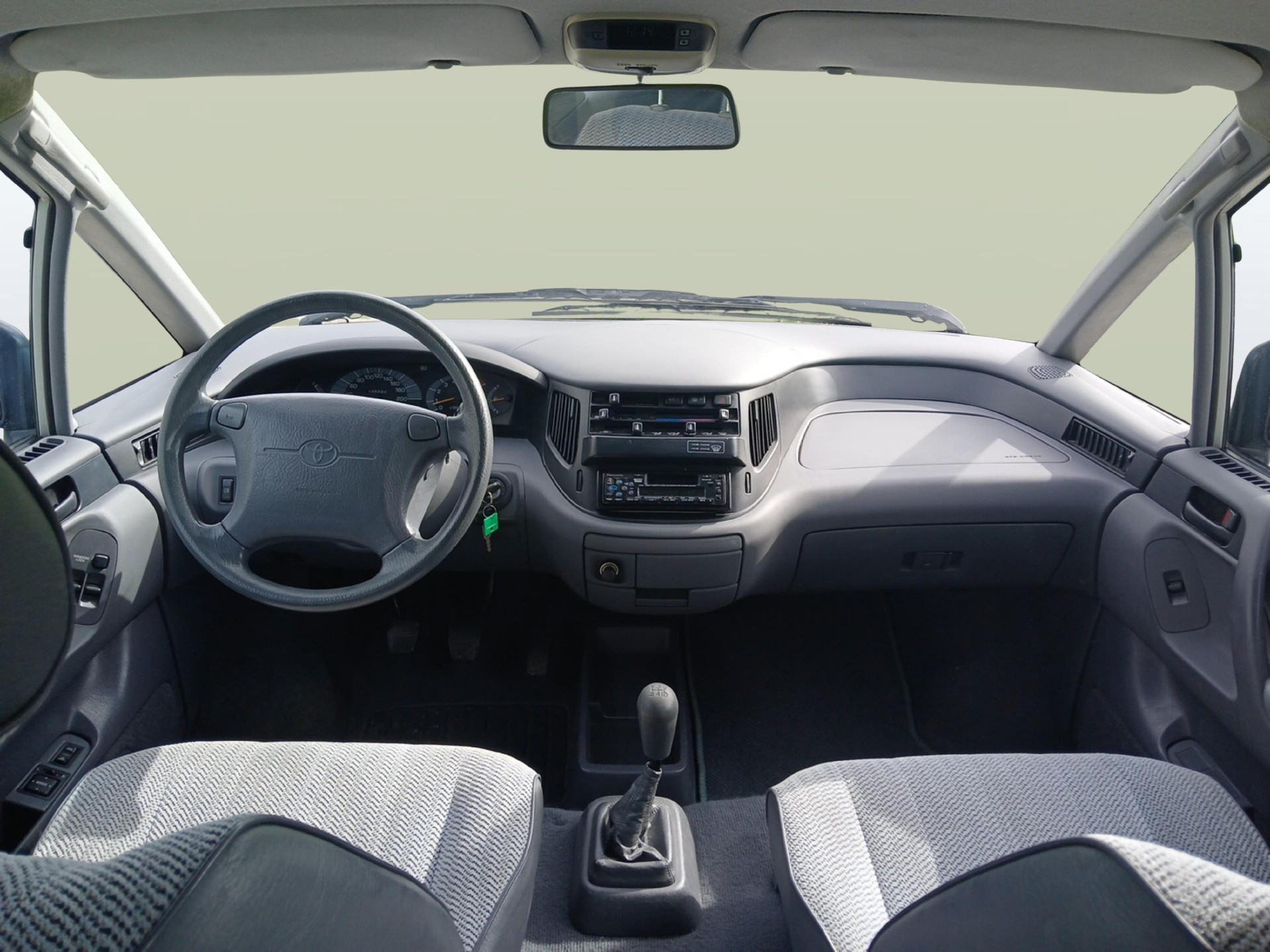 TOYOTA Previa 2.4 XE-image-8