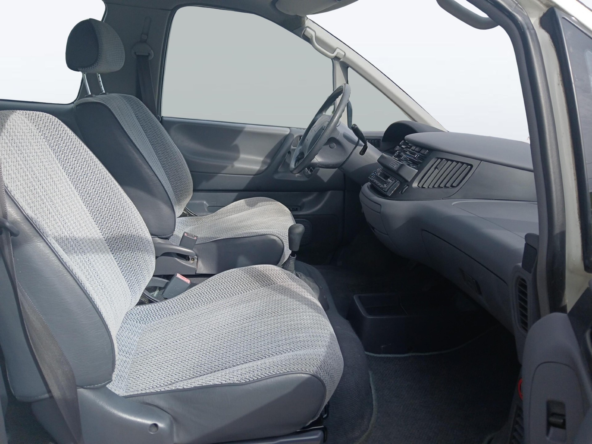 TOYOTA Previa 2.4 XE-image-9