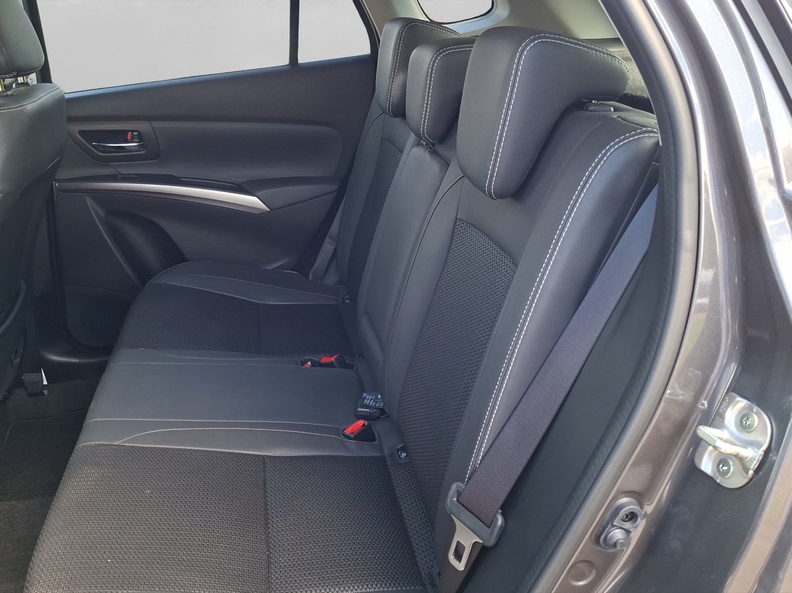 SUZUKI S-Cross 1.4 T Compact Top Hybrid 4x4-image-13