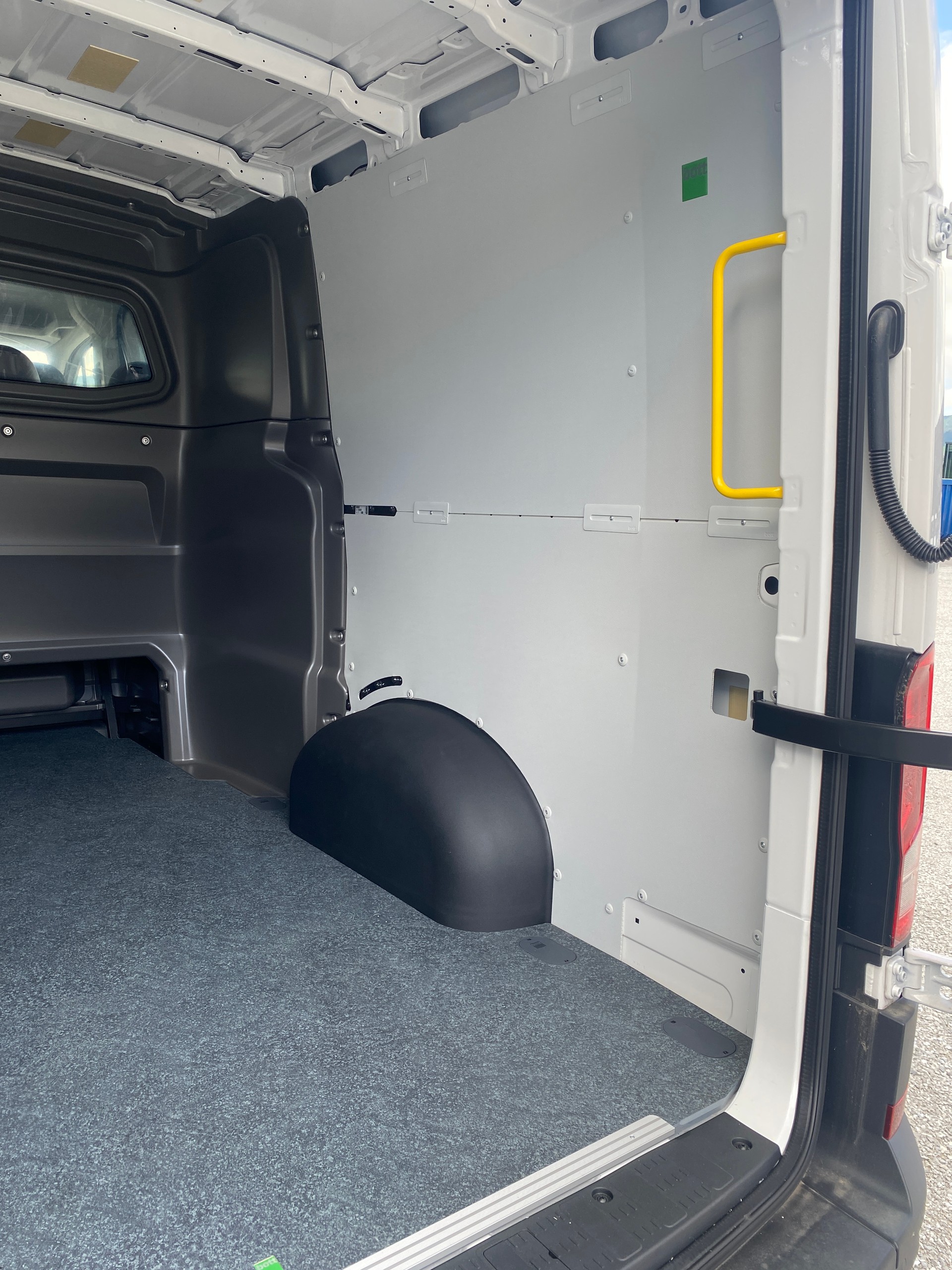 MAN TGE 3.180 4x4 L3 H2 7 places (Snoeks)-image-10