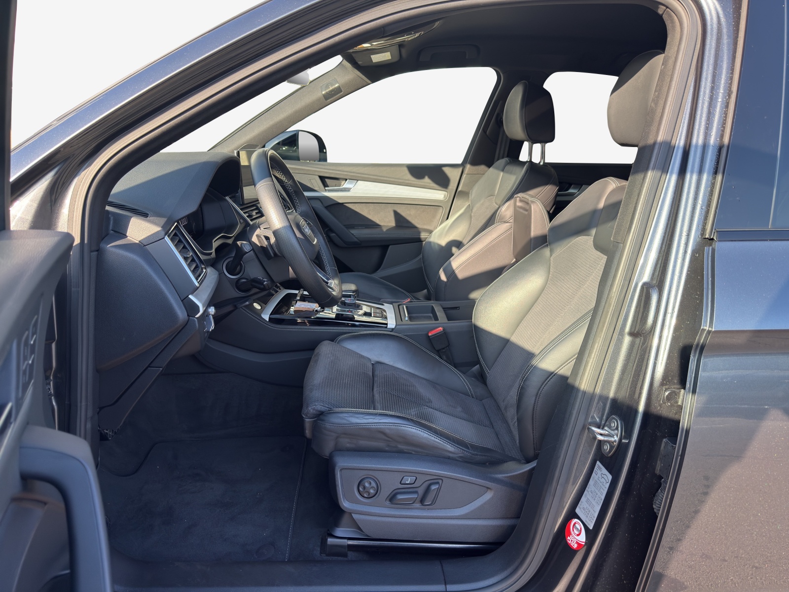 AUDI Q5 55 TFSI e PHEV S line quattro S-tronic-image-8