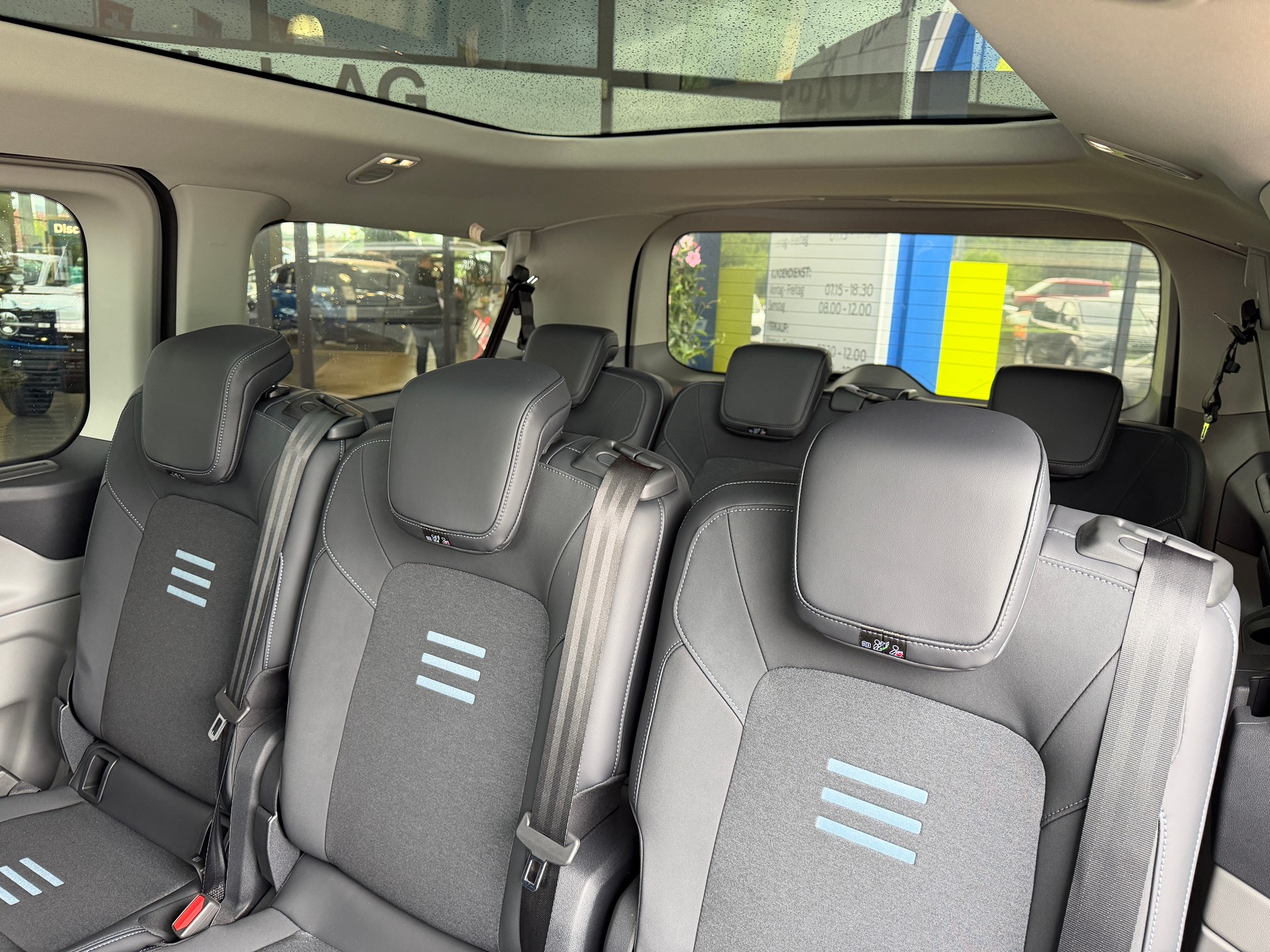 FORD Tourneo Bus 340 L1H1 65kWh Active-image-8